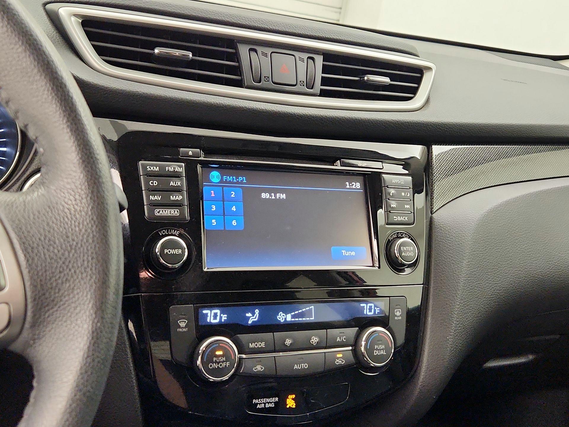 Thumbnail: 2015 Nissan Rogue - 16