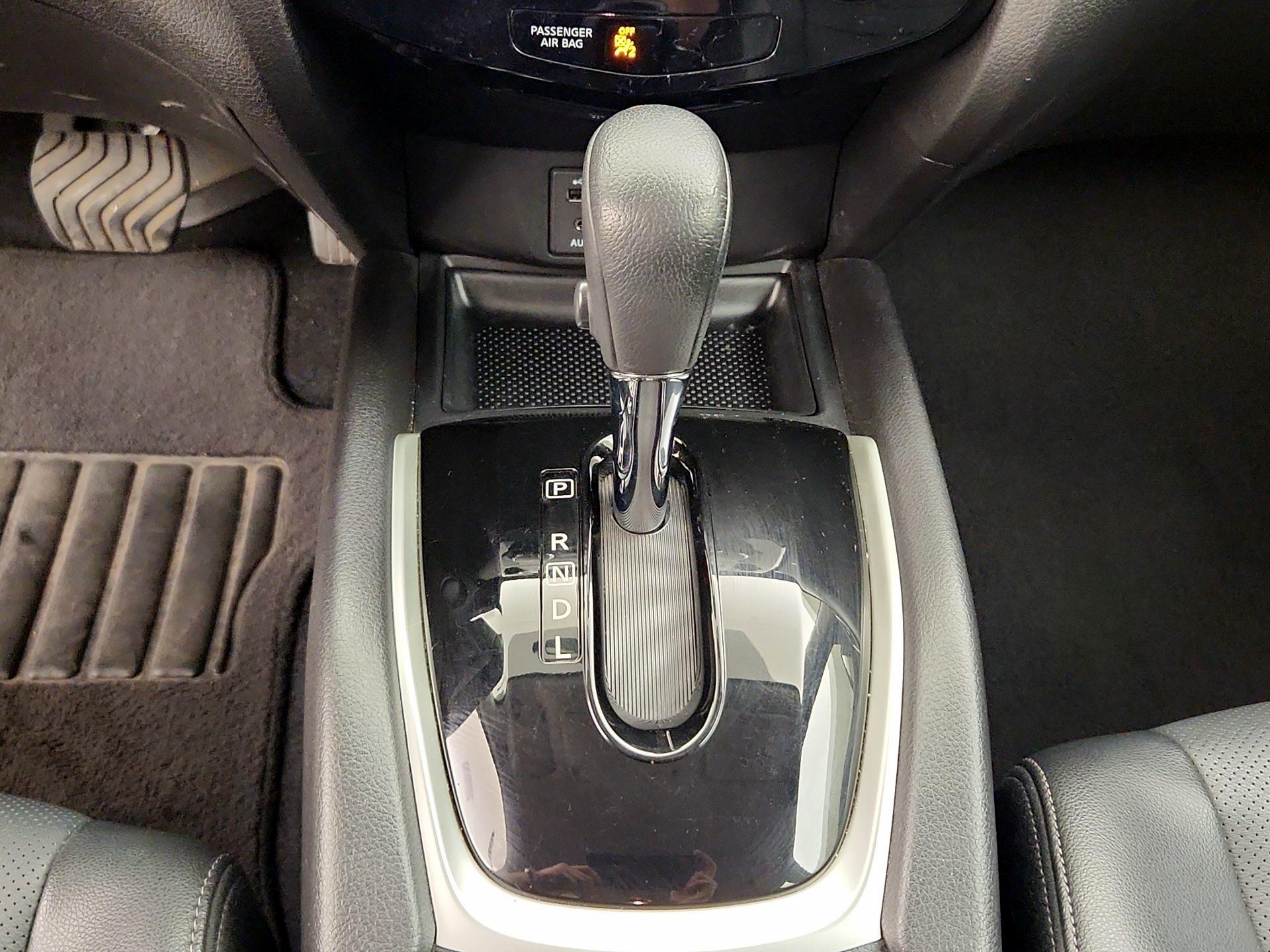 Thumbnail: 2015 Nissan Rogue - 18