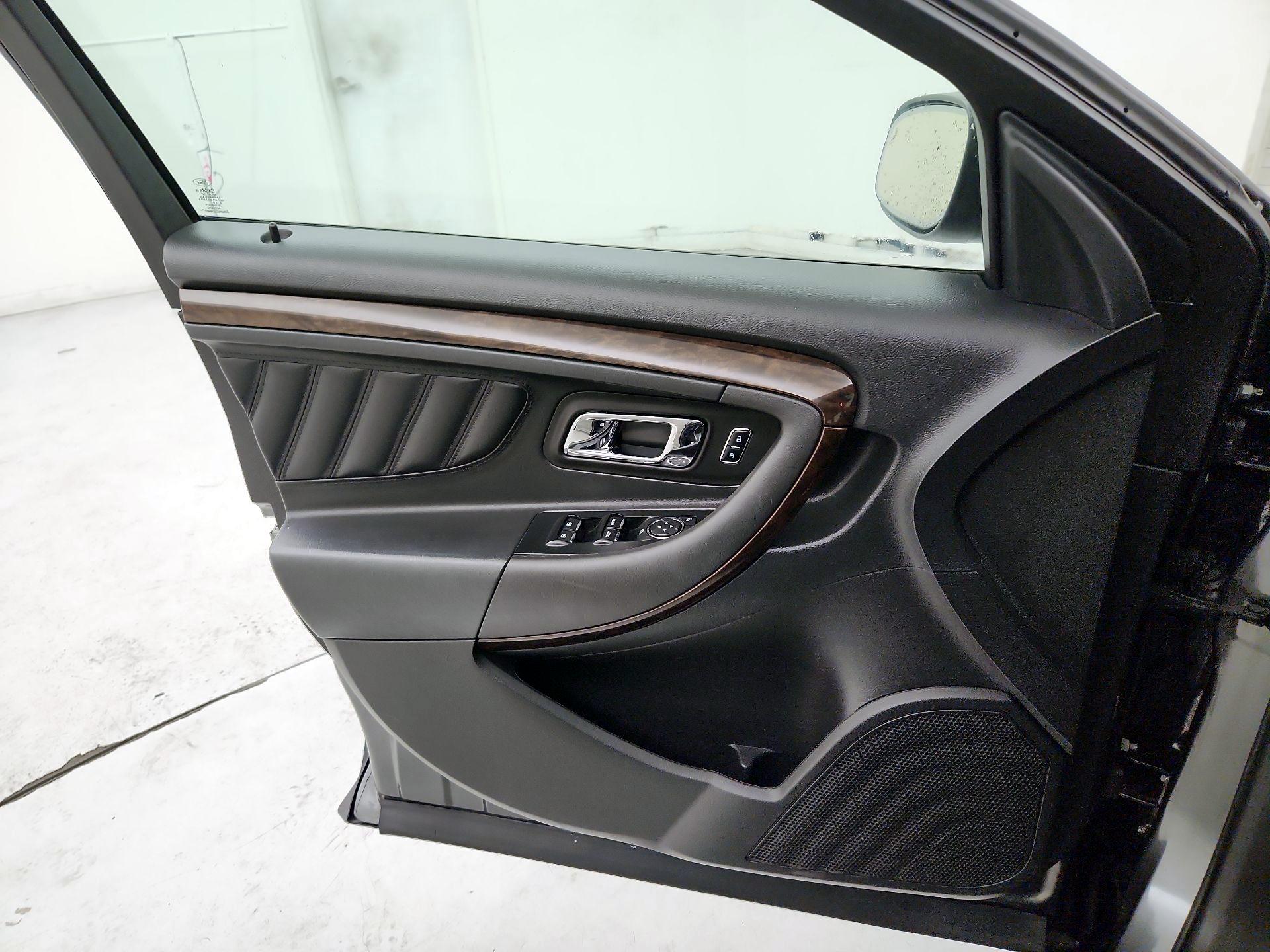 Thumbnail: 2015 Ford Taurus - 12