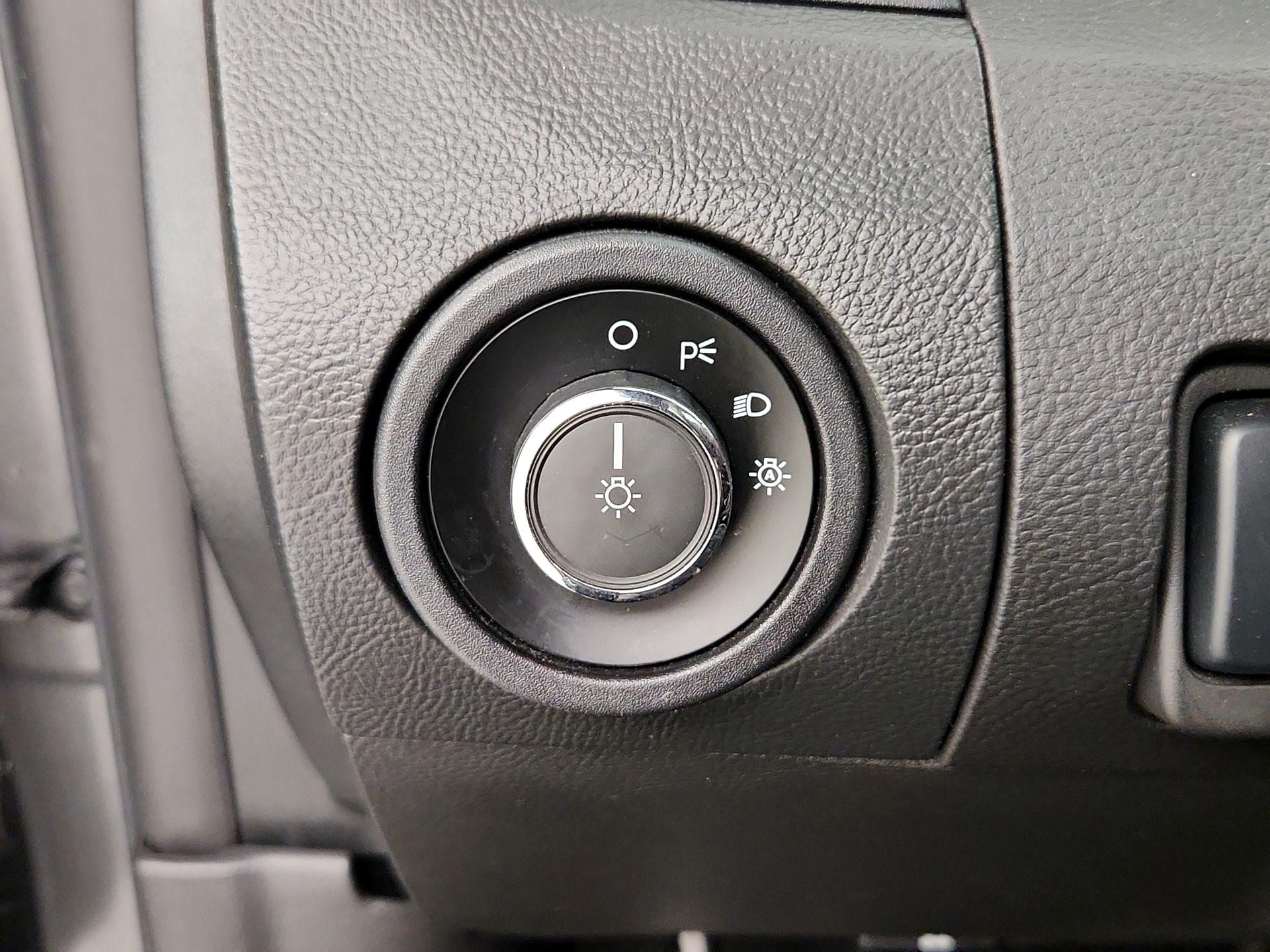 Thumbnail: 2015 Ford Taurus - 13