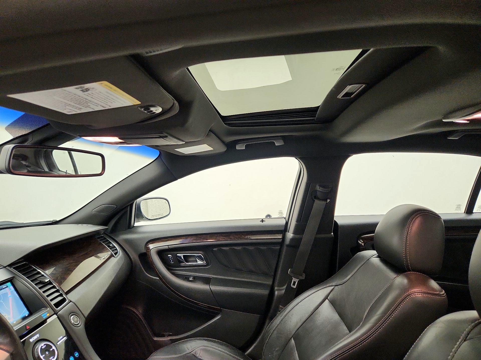 Thumbnail: 2015 Ford Taurus - 20