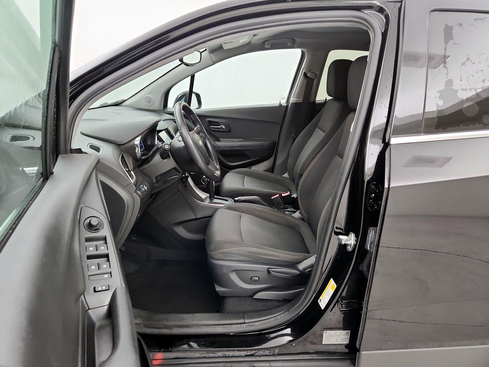 Thumbnail: 2017 Chevrolet Trax - 11