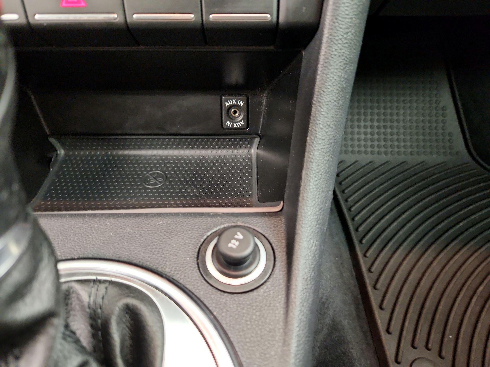 Thumbnail: 2014 Volkswagen Beetle - 17