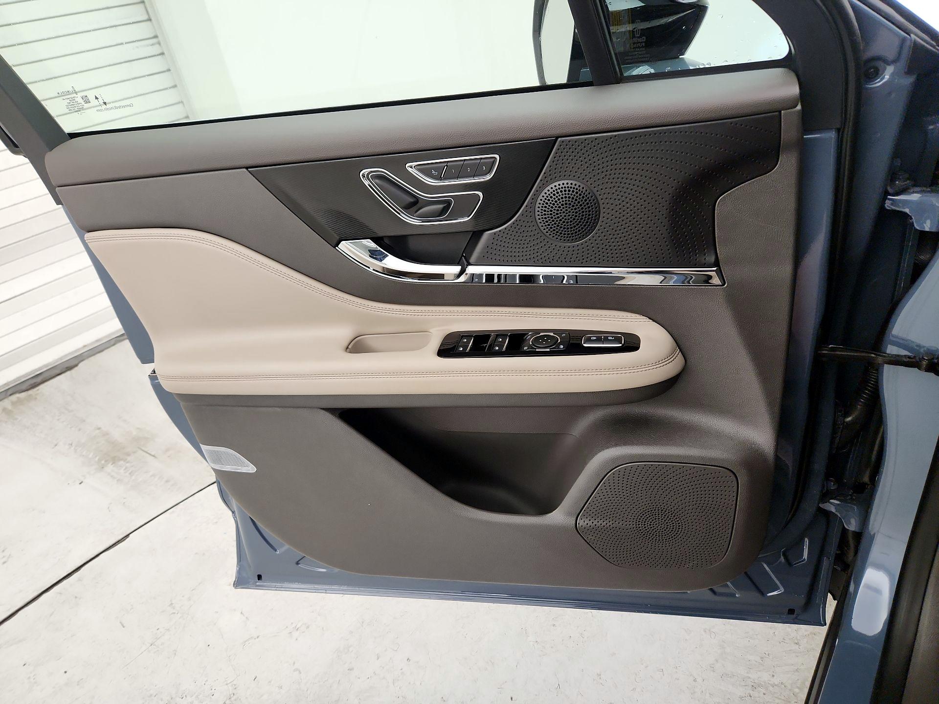 Thumbnail: 2024 Lincoln Corsair - 12