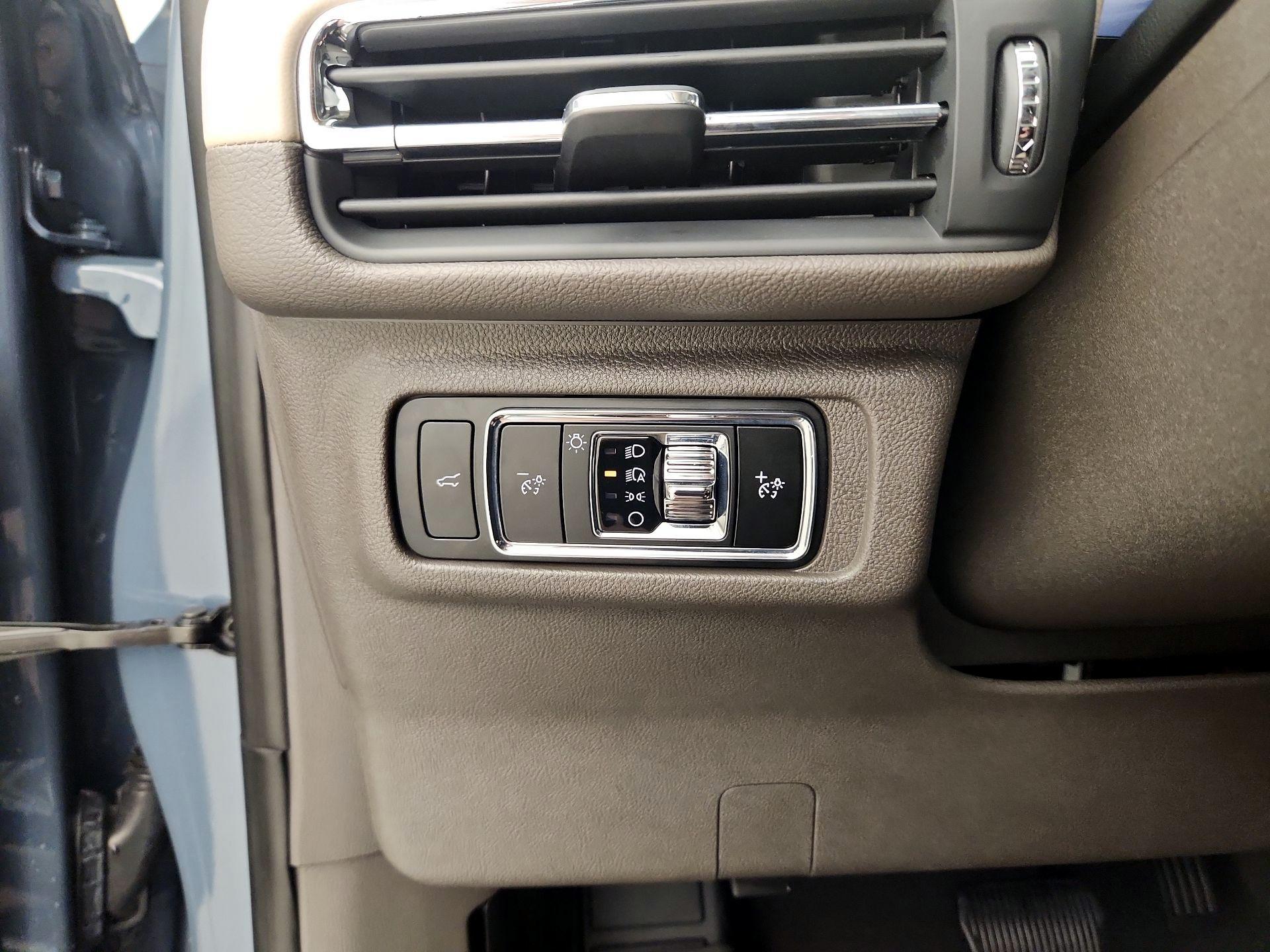 Thumbnail: 2024 Lincoln Corsair - 13