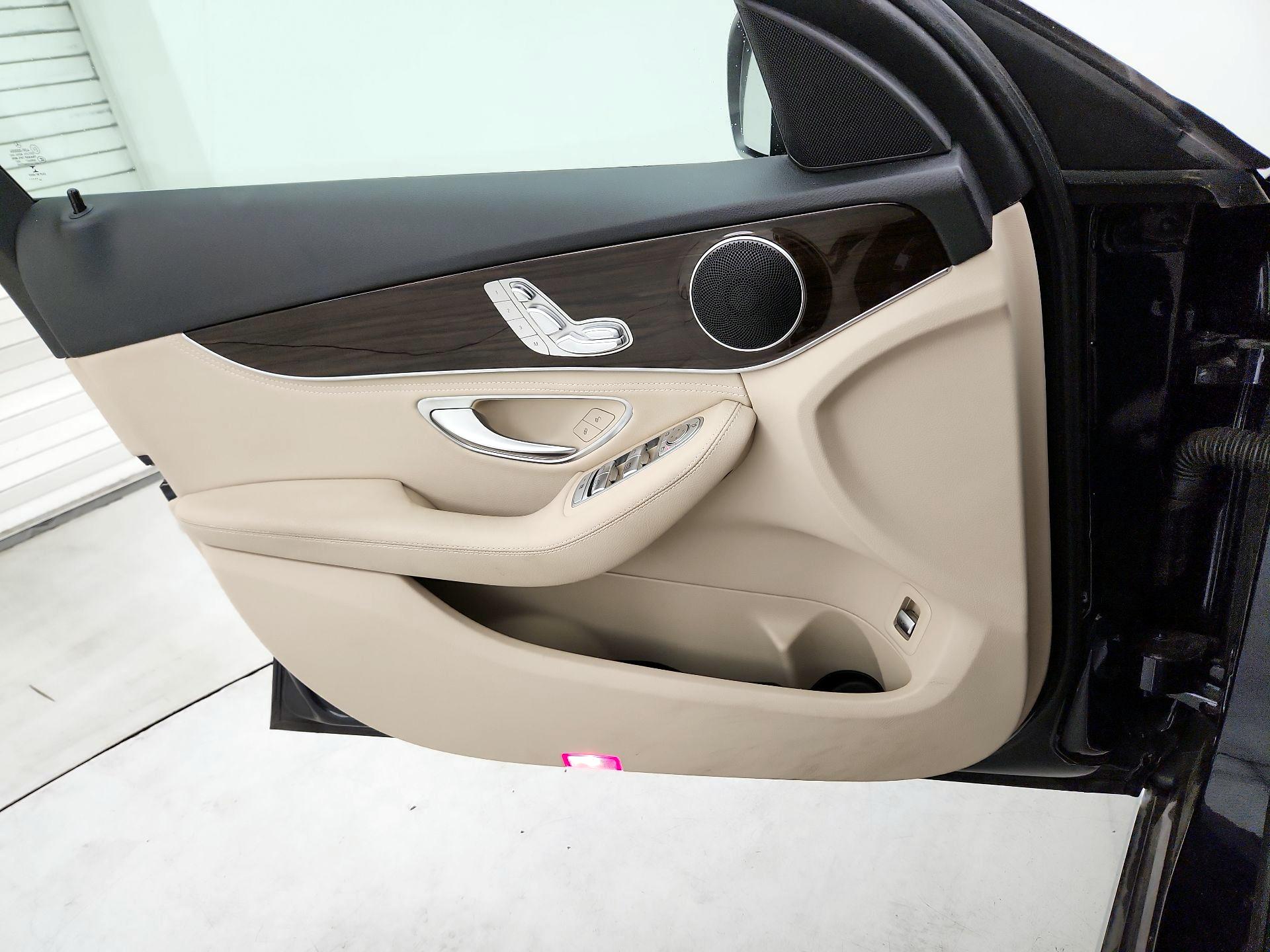 Thumbnail: 2015 Mercedes-Benz C-Class - 12