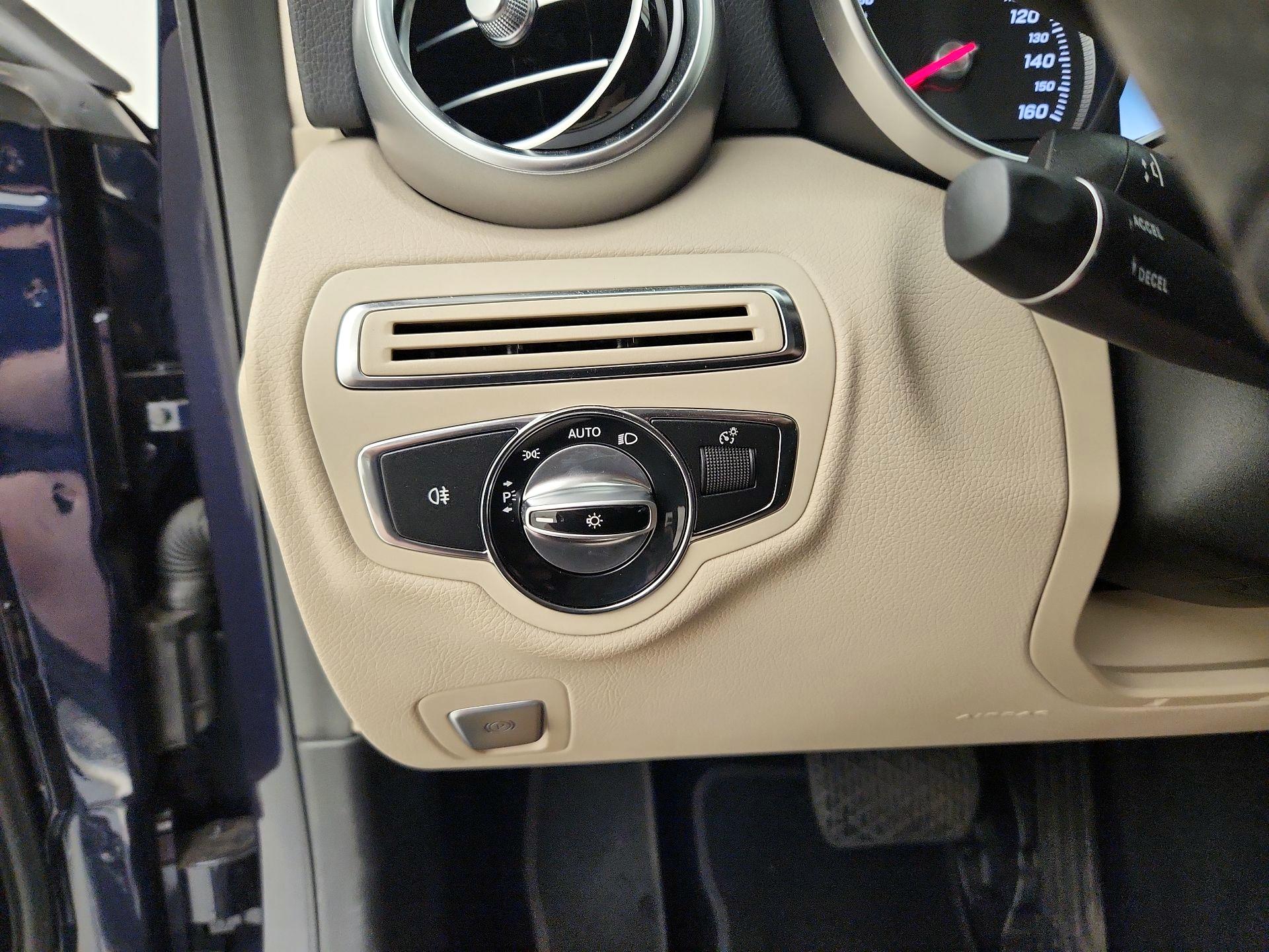 Thumbnail: 2015 Mercedes-Benz C-Class - 13