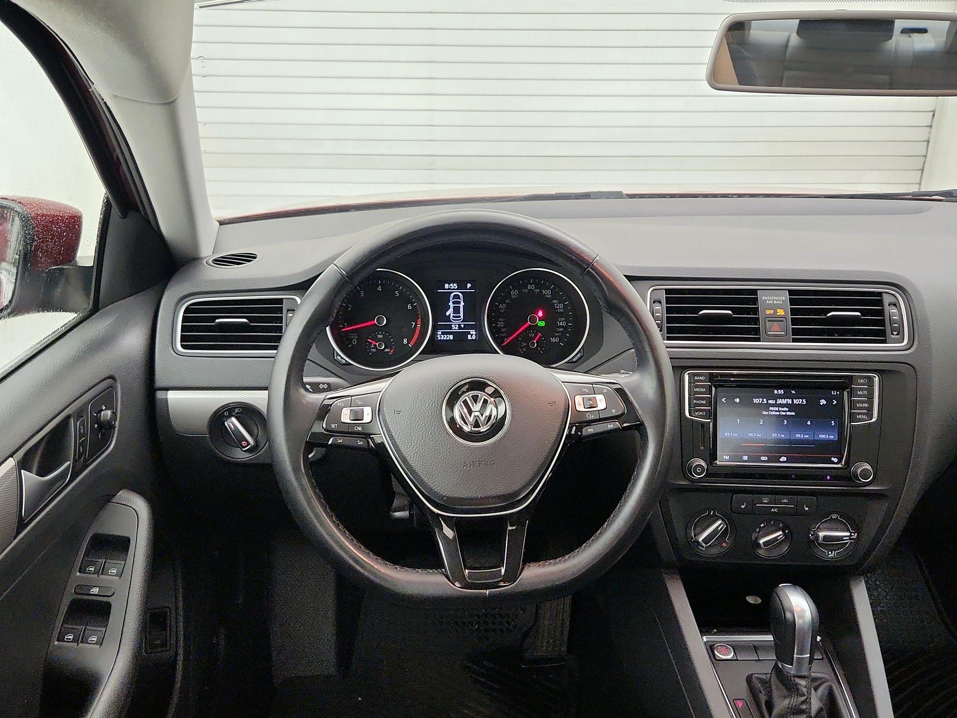 Thumbnail: 2017 Volkswagen Jetta - 10