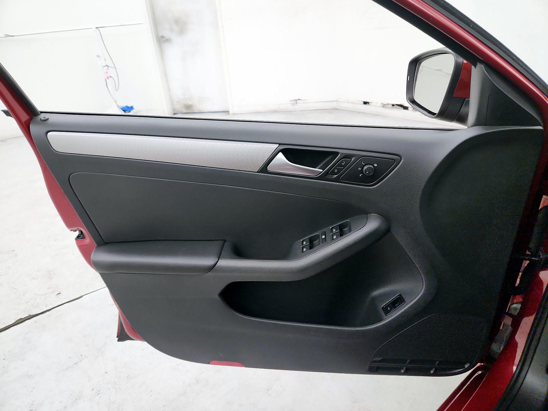 Thumbnail: 2017 Volkswagen Jetta - 12