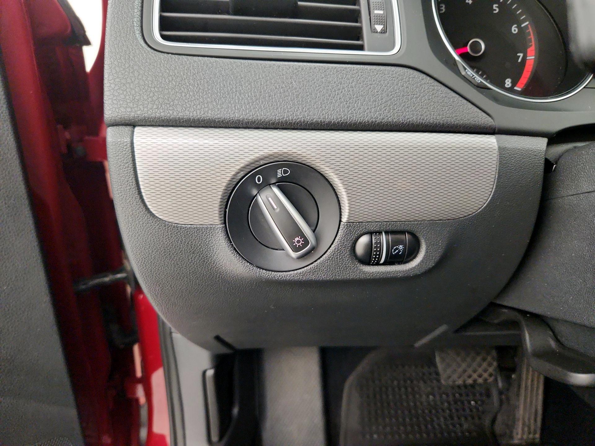 Thumbnail: 2017 Volkswagen Jetta - 13