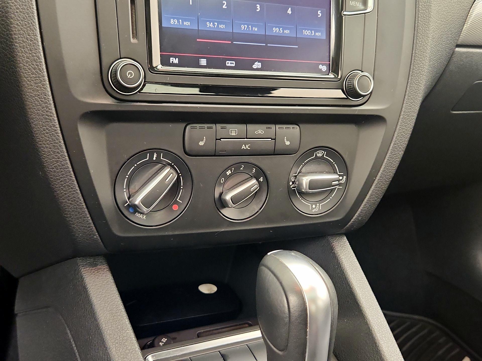 Thumbnail: 2017 Volkswagen Jetta - 16