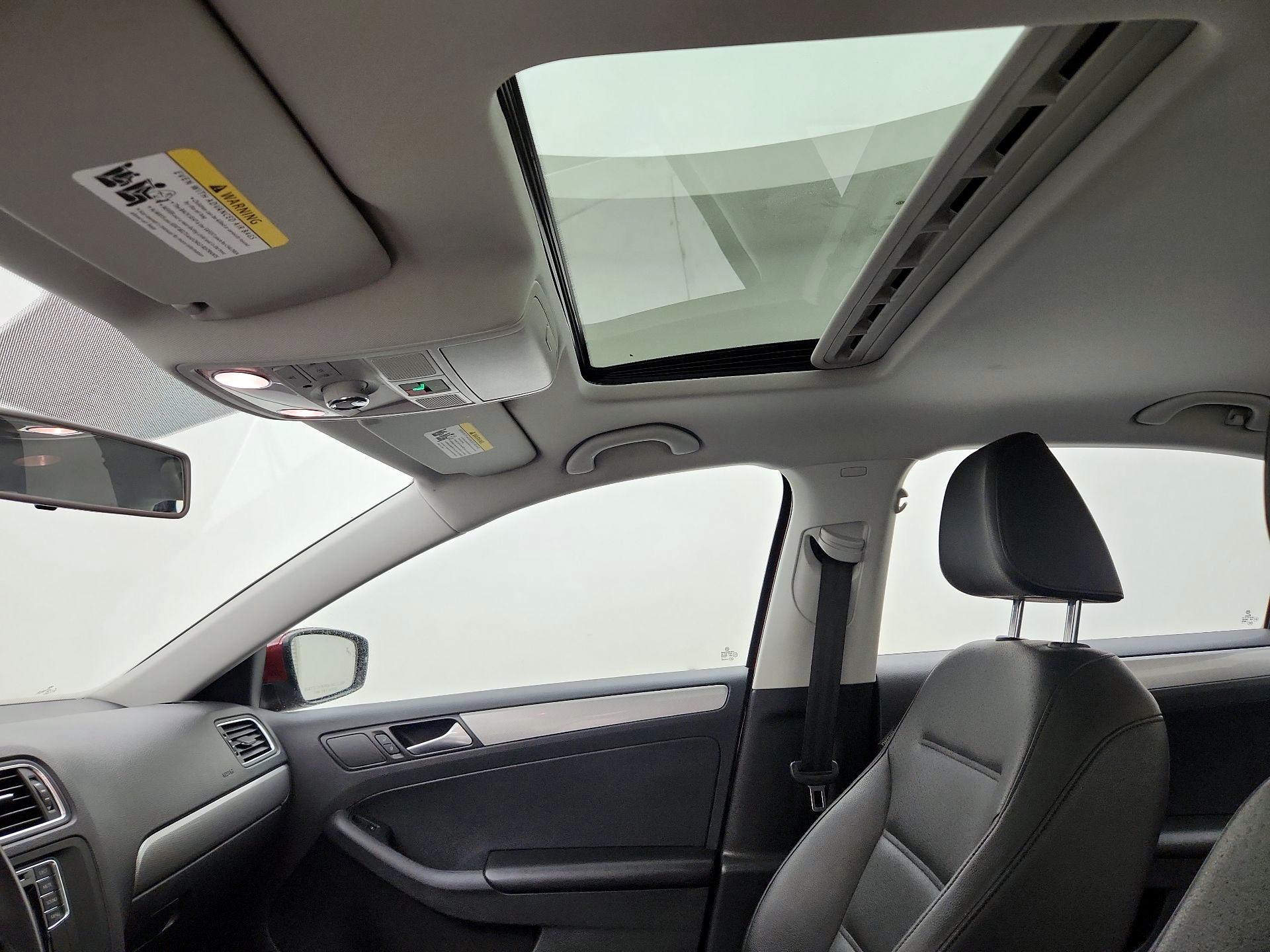 Thumbnail: 2017 Volkswagen Jetta - 18