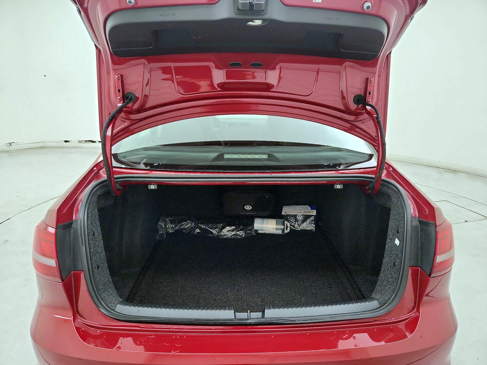 Thumbnail: 2017 Volkswagen Jetta - 20