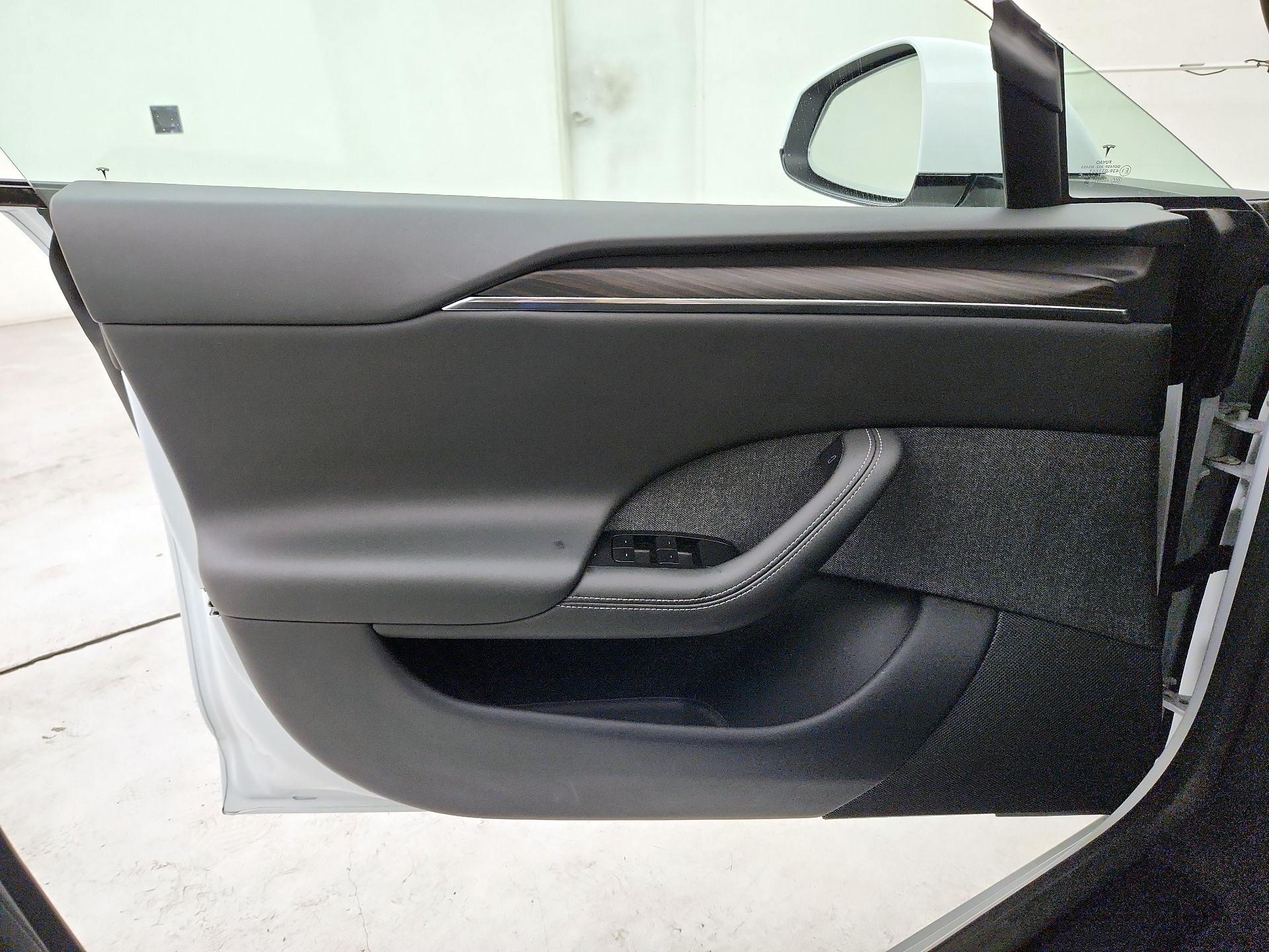 Thumbnail: 2022 Tesla Model S - 12