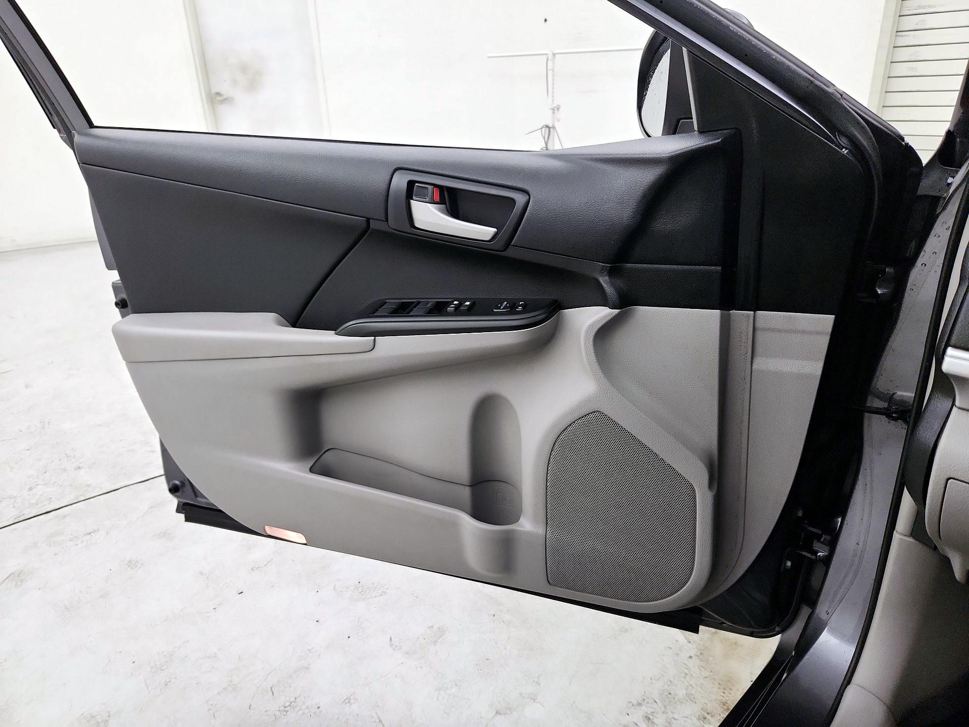 Thumbnail: 2014 Toyota Camry - 12