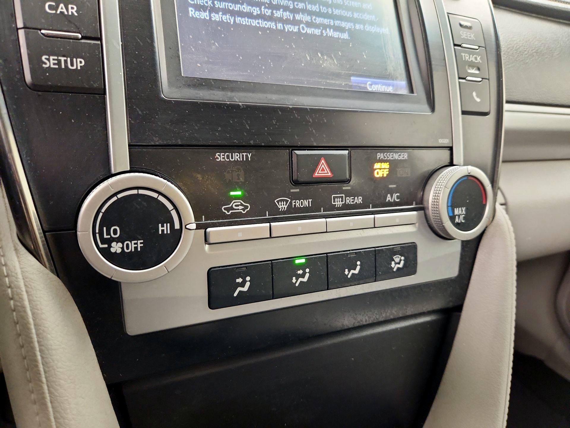 Thumbnail: 2014 Toyota Camry - 16