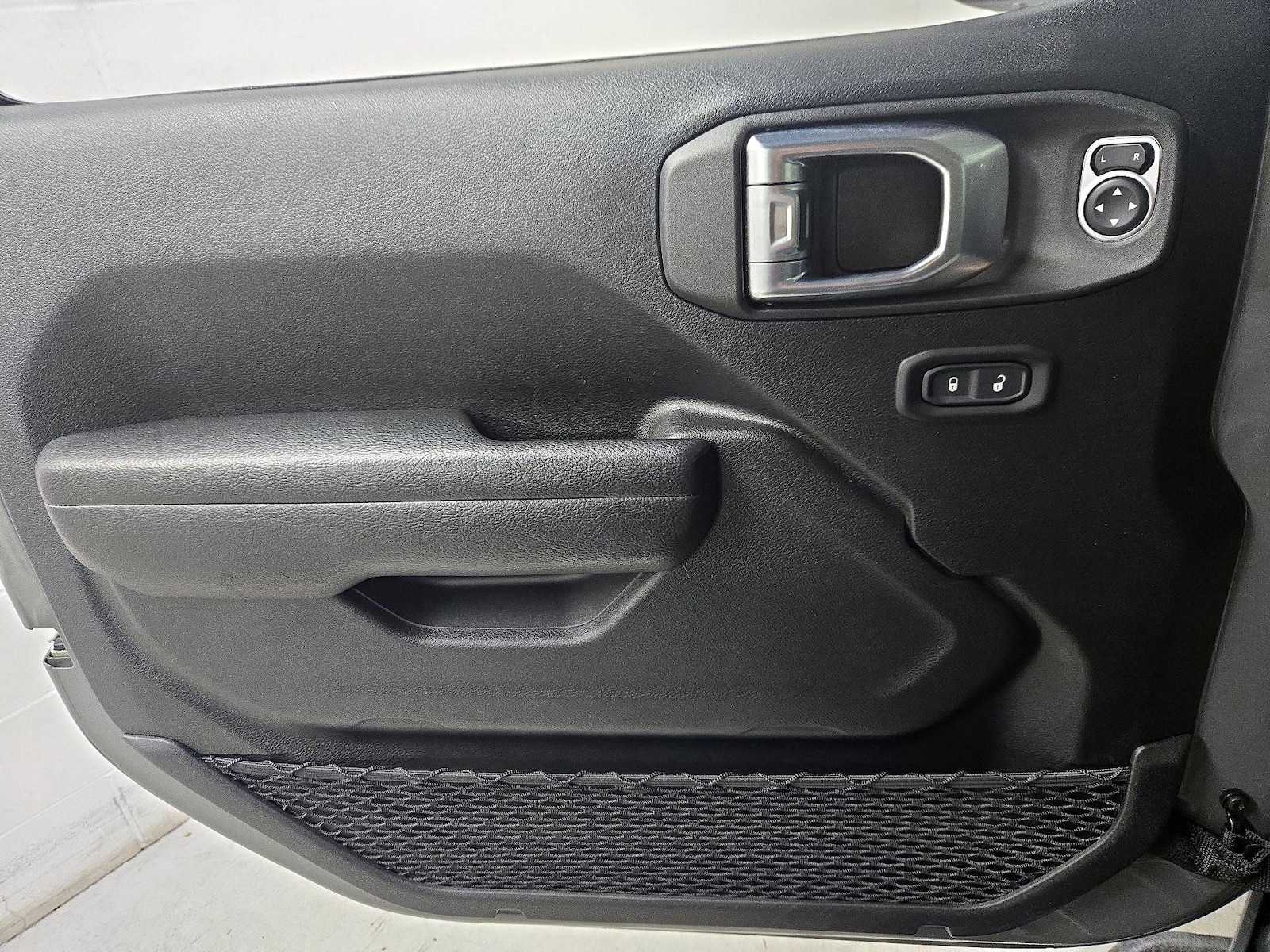 2023 Jeep Wrangler 4xe Willys 4XE - Photo 13