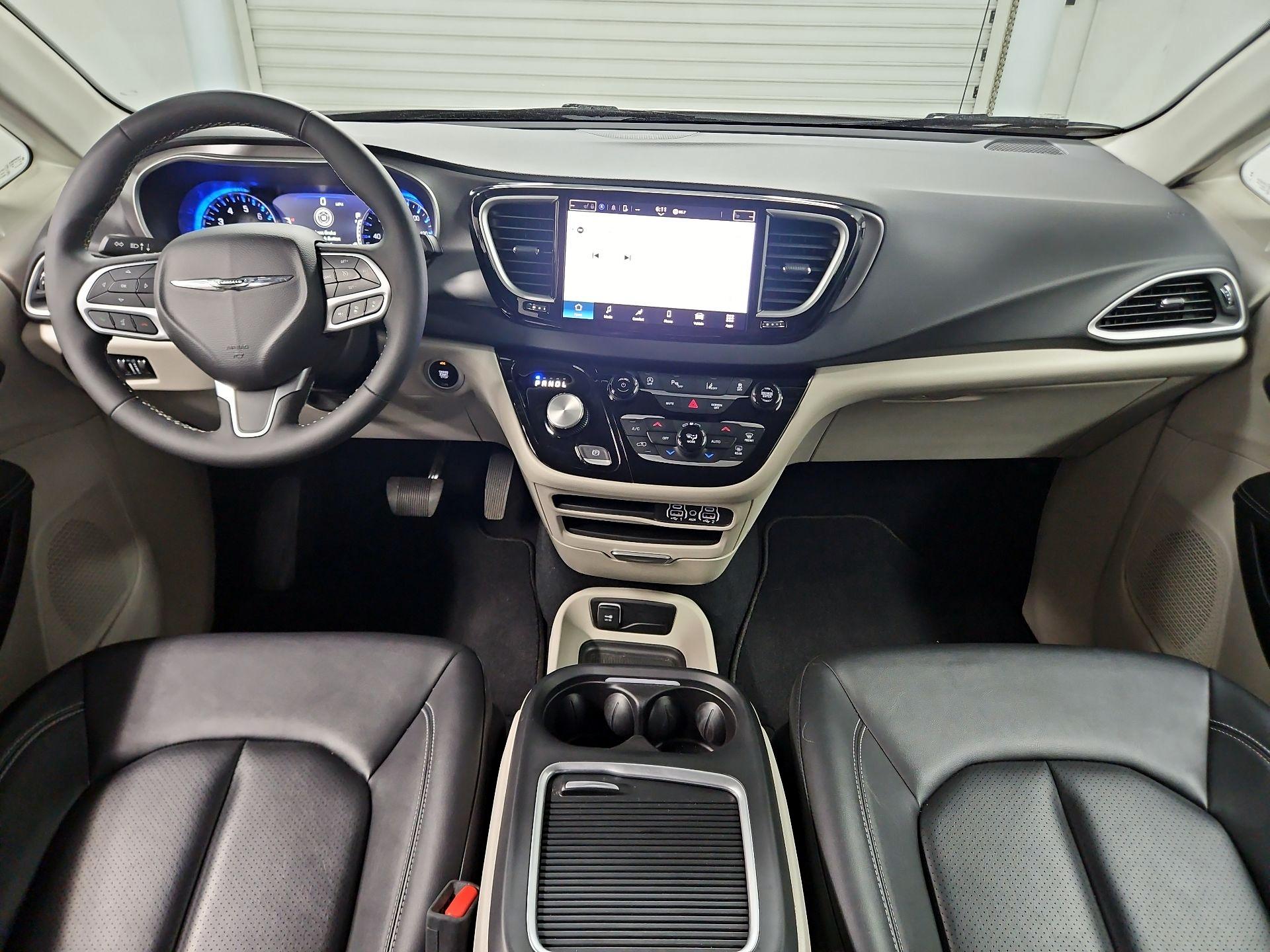 Thumbnail: 2024 Chrysler Pacifica - 9