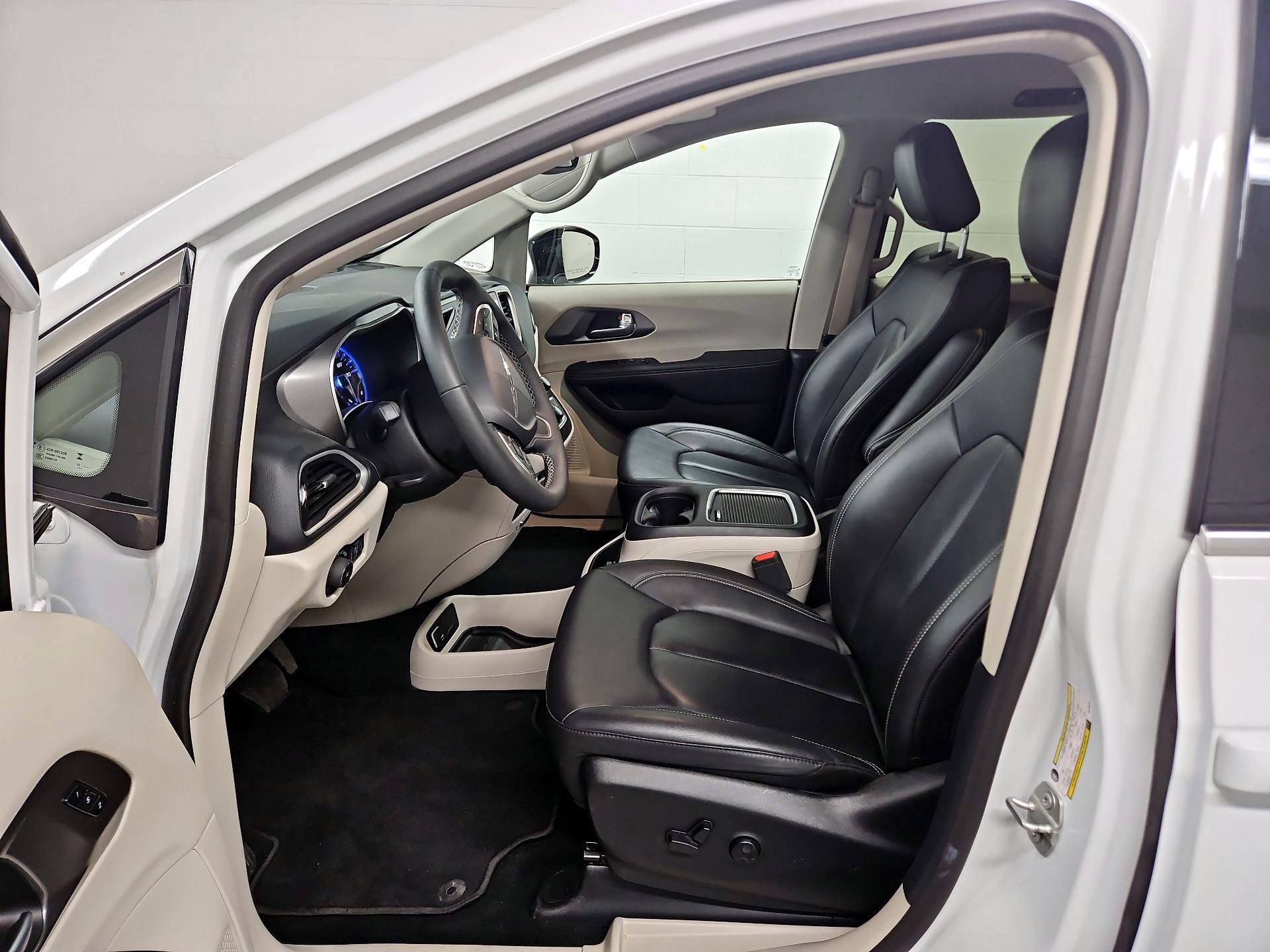 Thumbnail: 2024 Chrysler Pacifica - 11