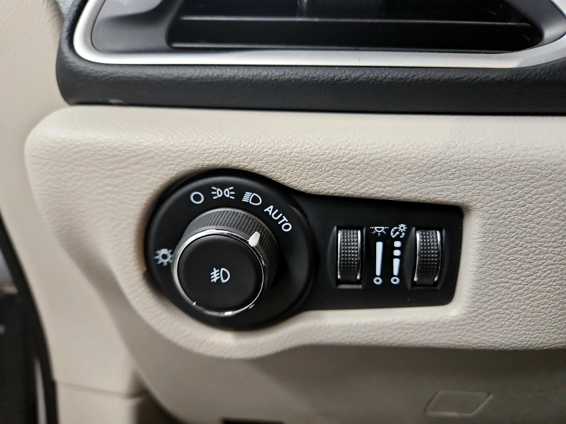 Thumbnail: 2024 Chrysler Pacifica - 13