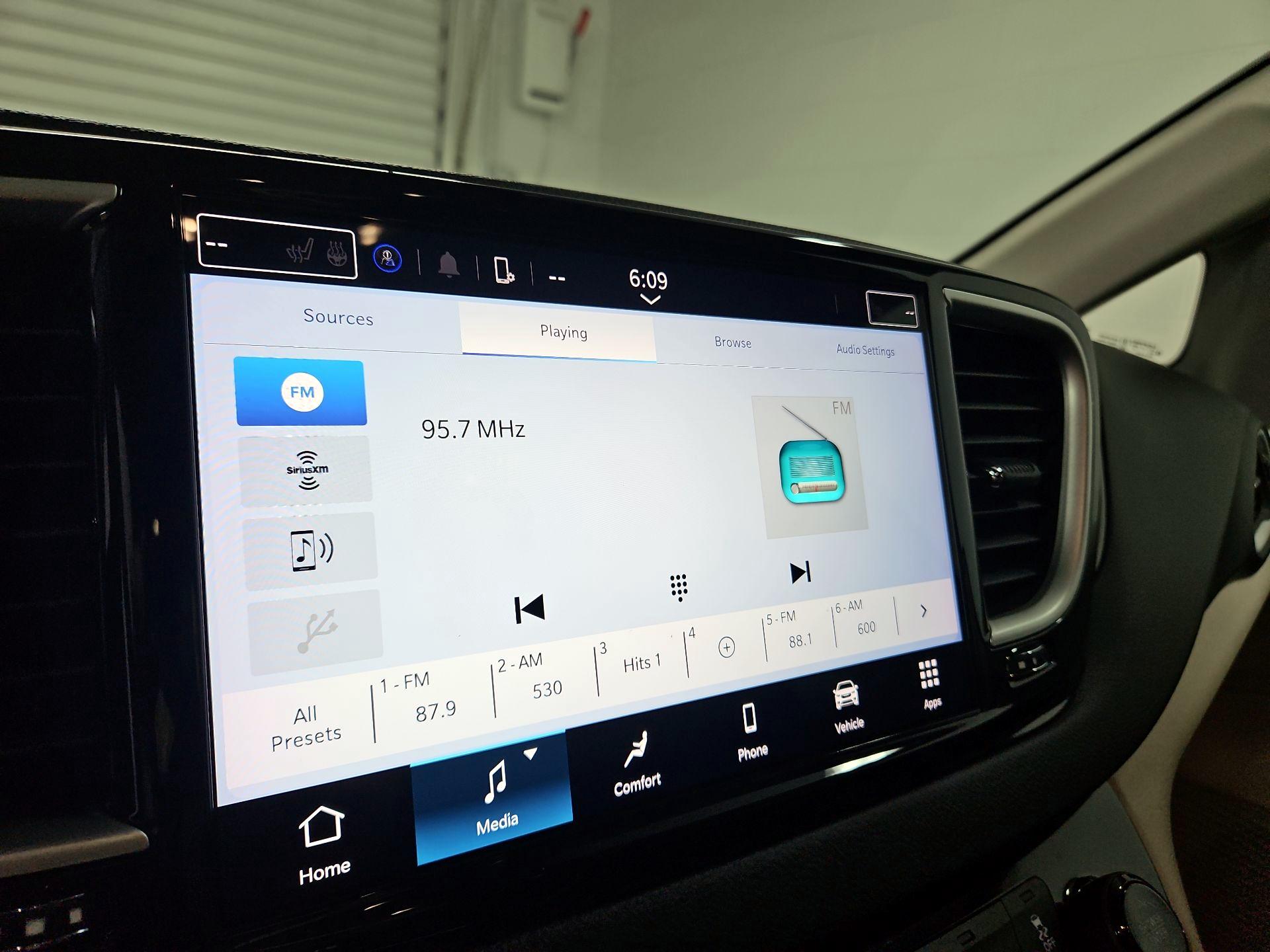 Thumbnail: 2024 Chrysler Pacifica - 15