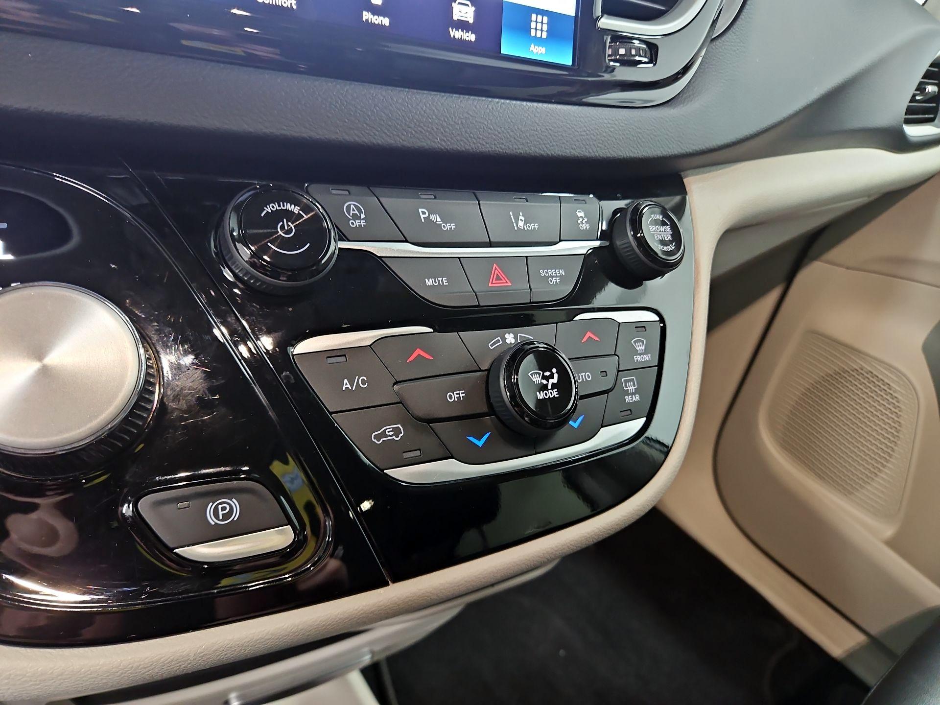 Thumbnail: 2024 Chrysler Pacifica - 16