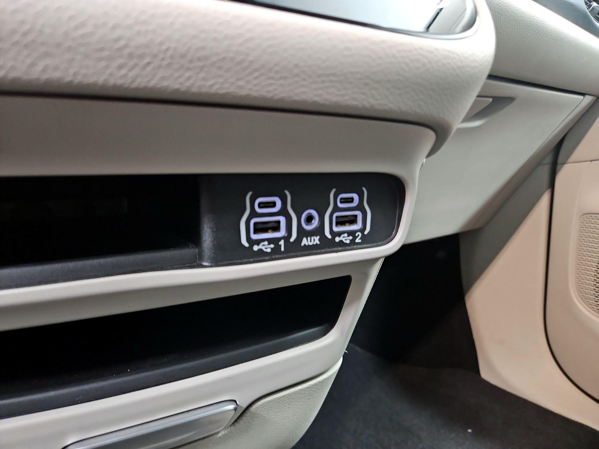 Thumbnail: 2024 Chrysler Pacifica - 18