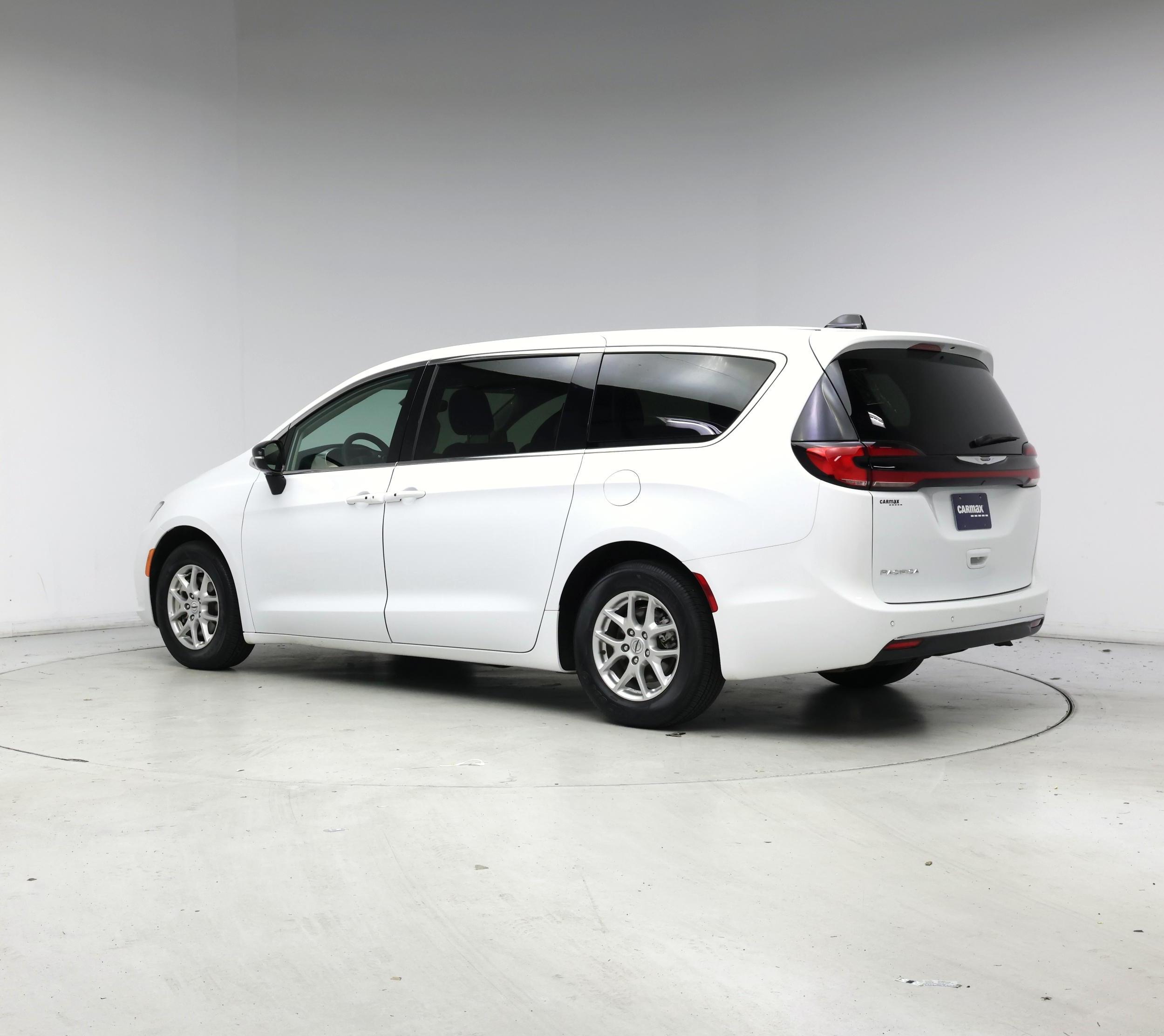 Thumbnail: 2024 Chrysler Pacifica - 2