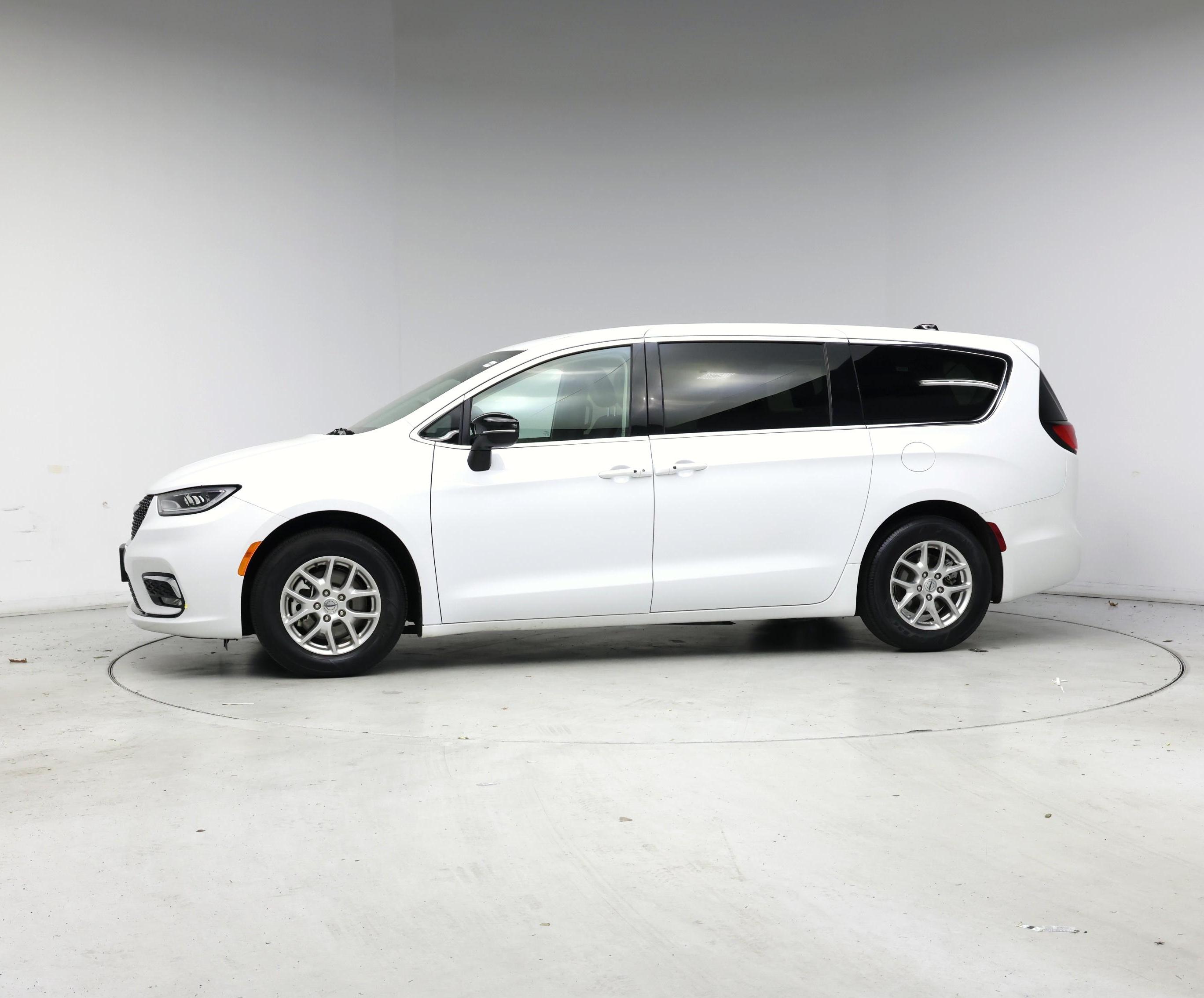 Thumbnail: 2024 Chrysler Pacifica - 3