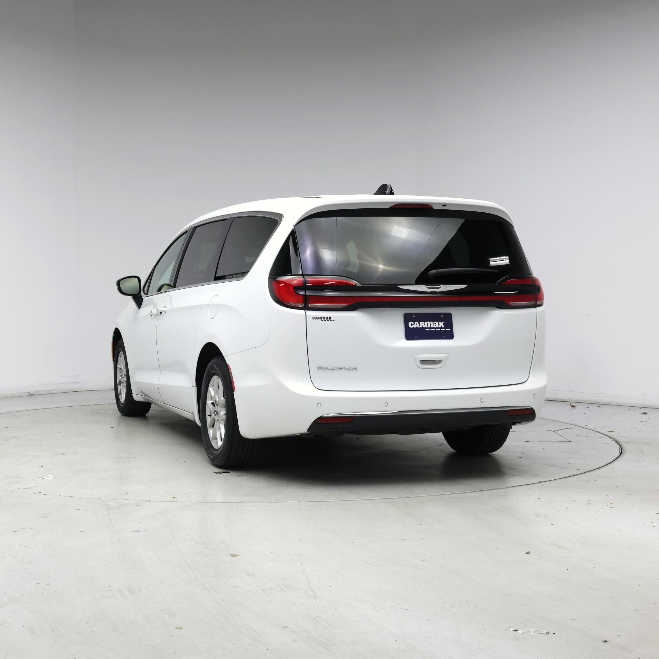 Thumbnail: 2024 Chrysler Pacifica - 6