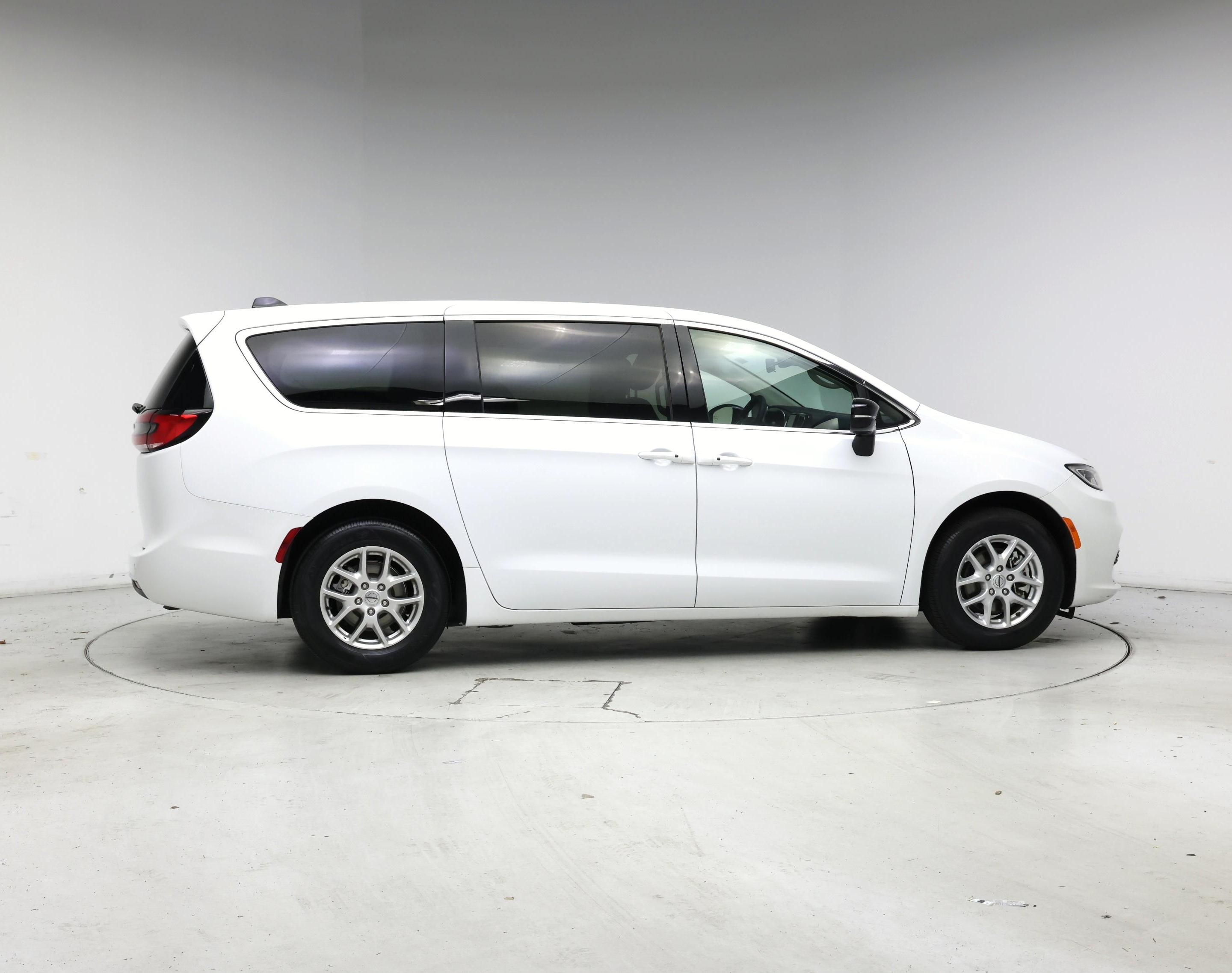 Thumbnail: 2024 Chrysler Pacifica - 7