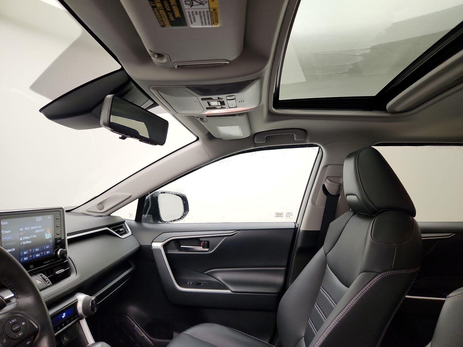 Thumbnail: 2019 Toyota RAV4 - 19