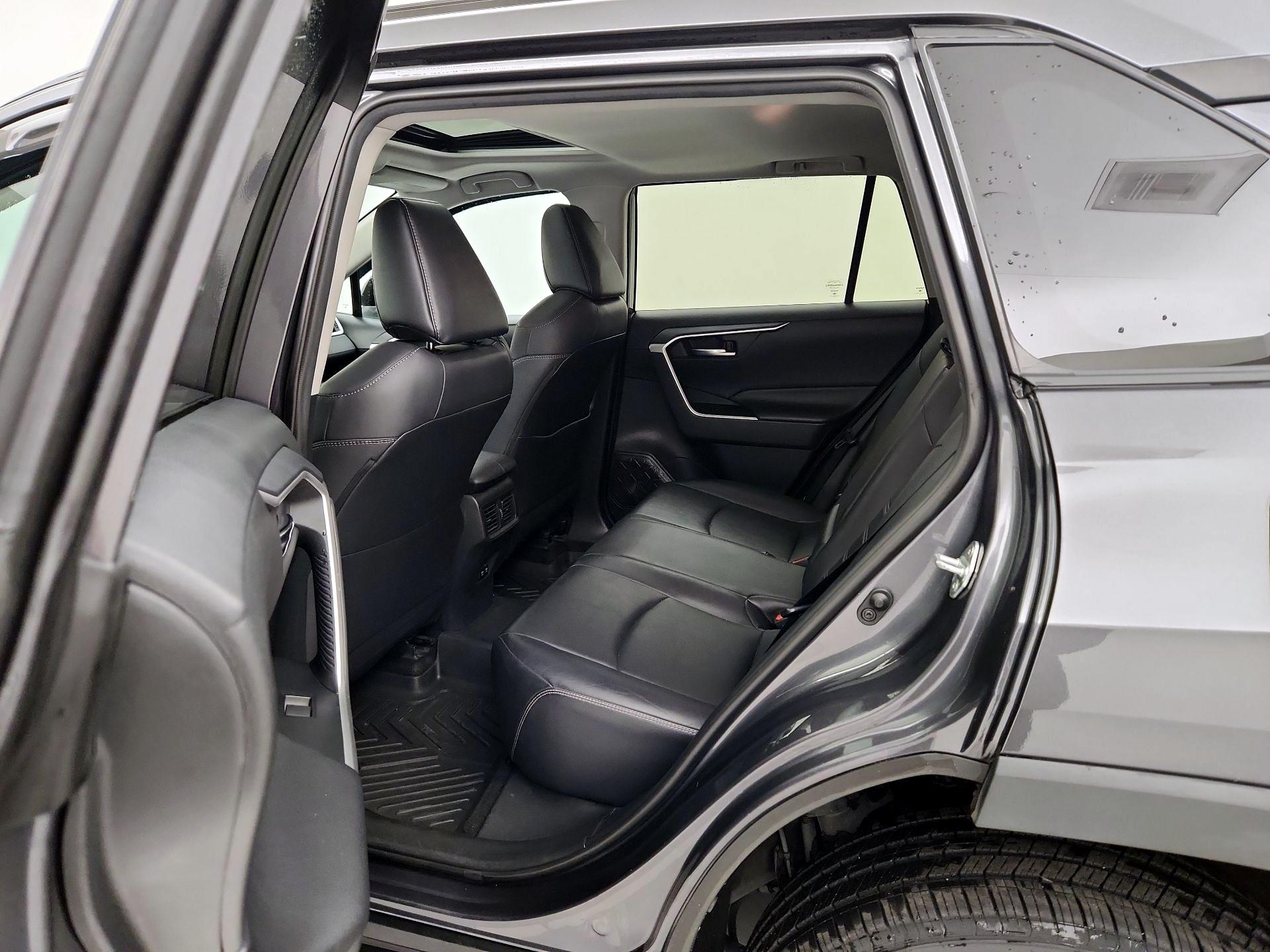 Thumbnail: 2019 Toyota RAV4 - 20
