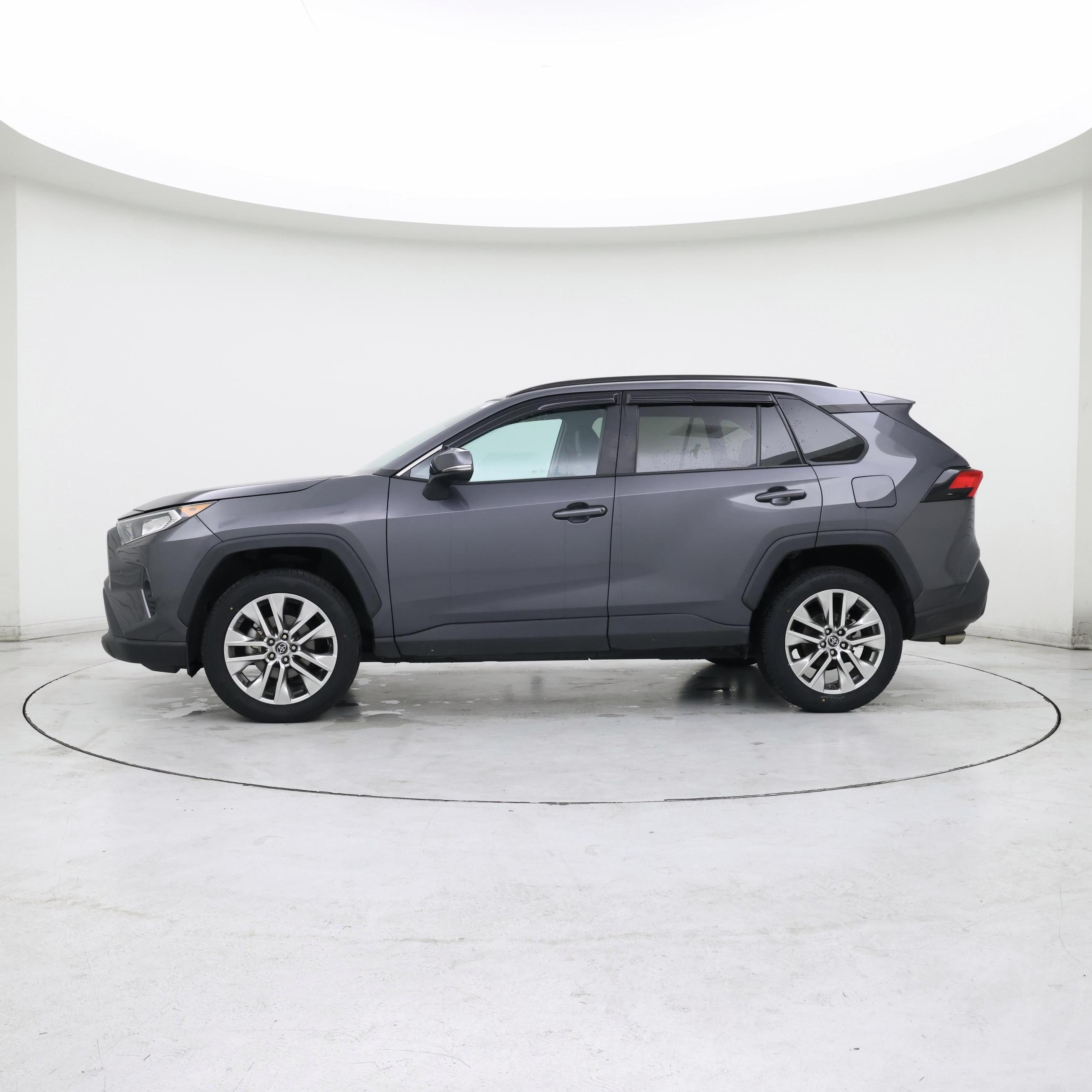 Thumbnail: 2019 Toyota RAV4 - 3