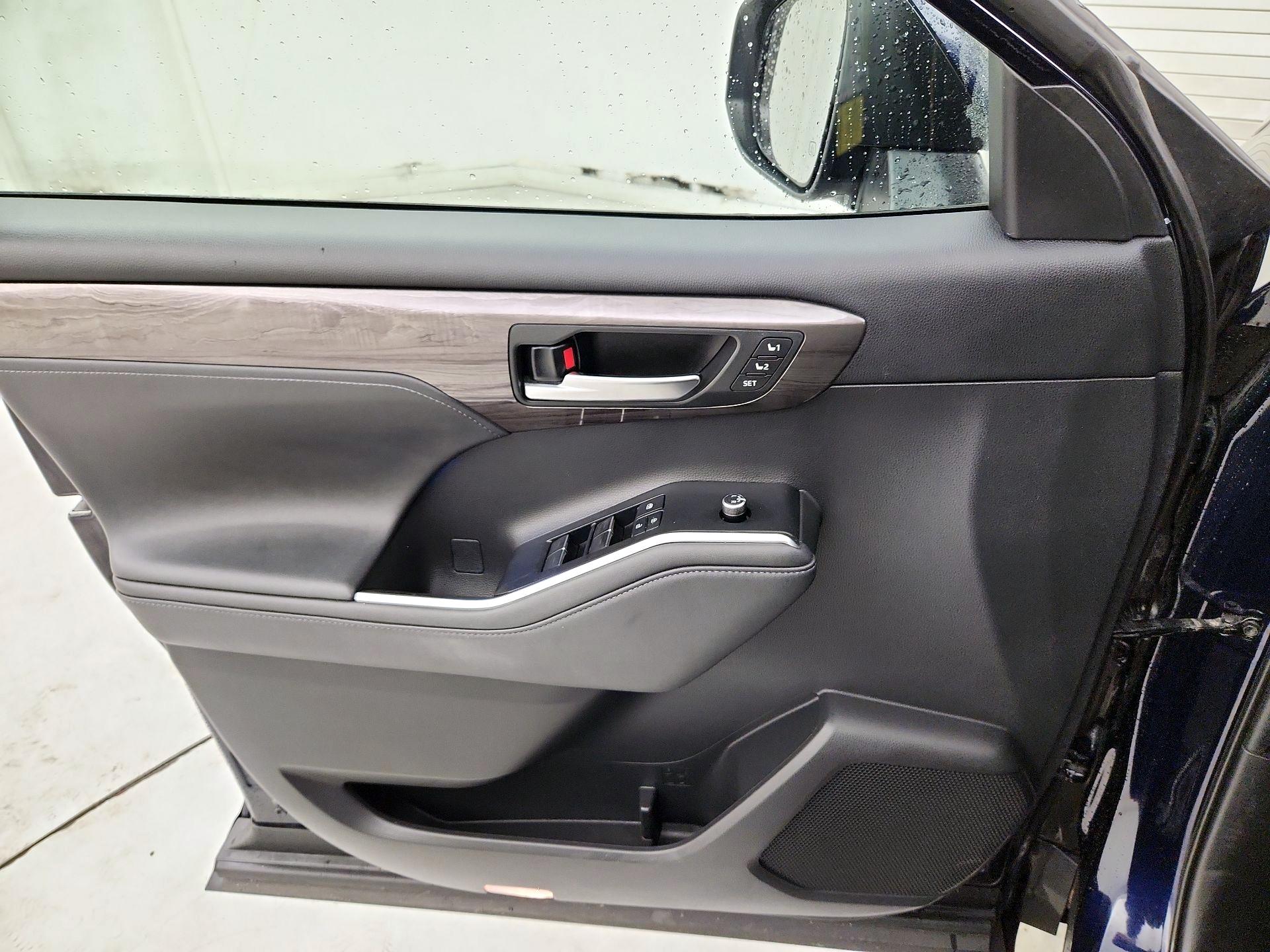 Thumbnail: 2020 Toyota Highlander - 12