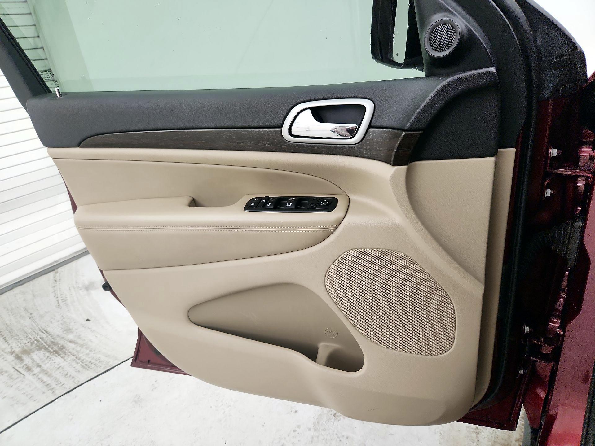 Thumbnail: 2018 Jeep Grand Cherokee - 12