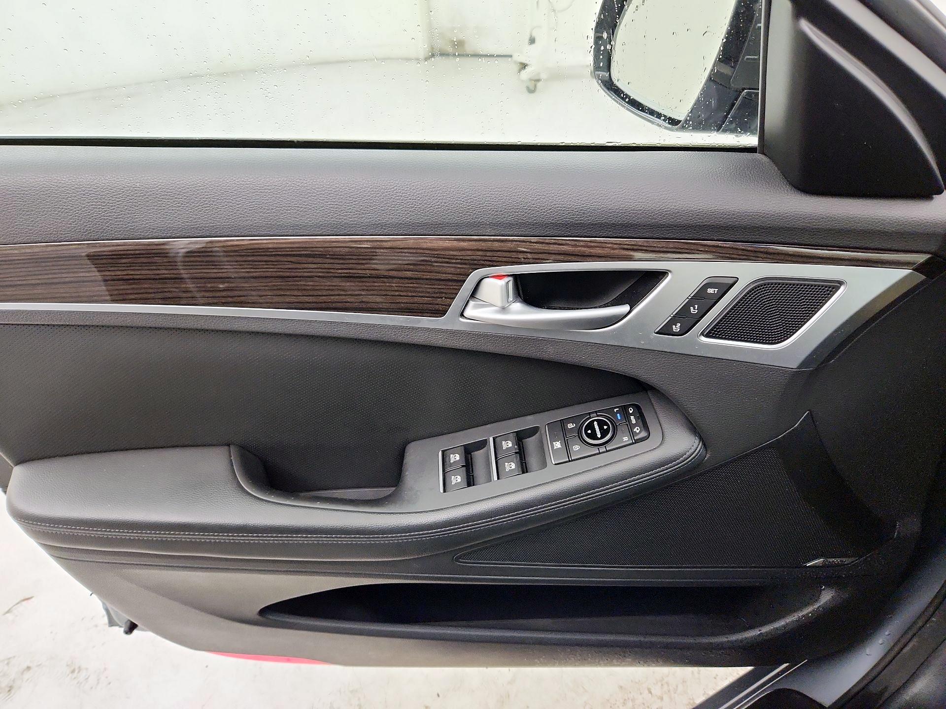 Thumbnail: 2015 Hyundai Genesis - 12