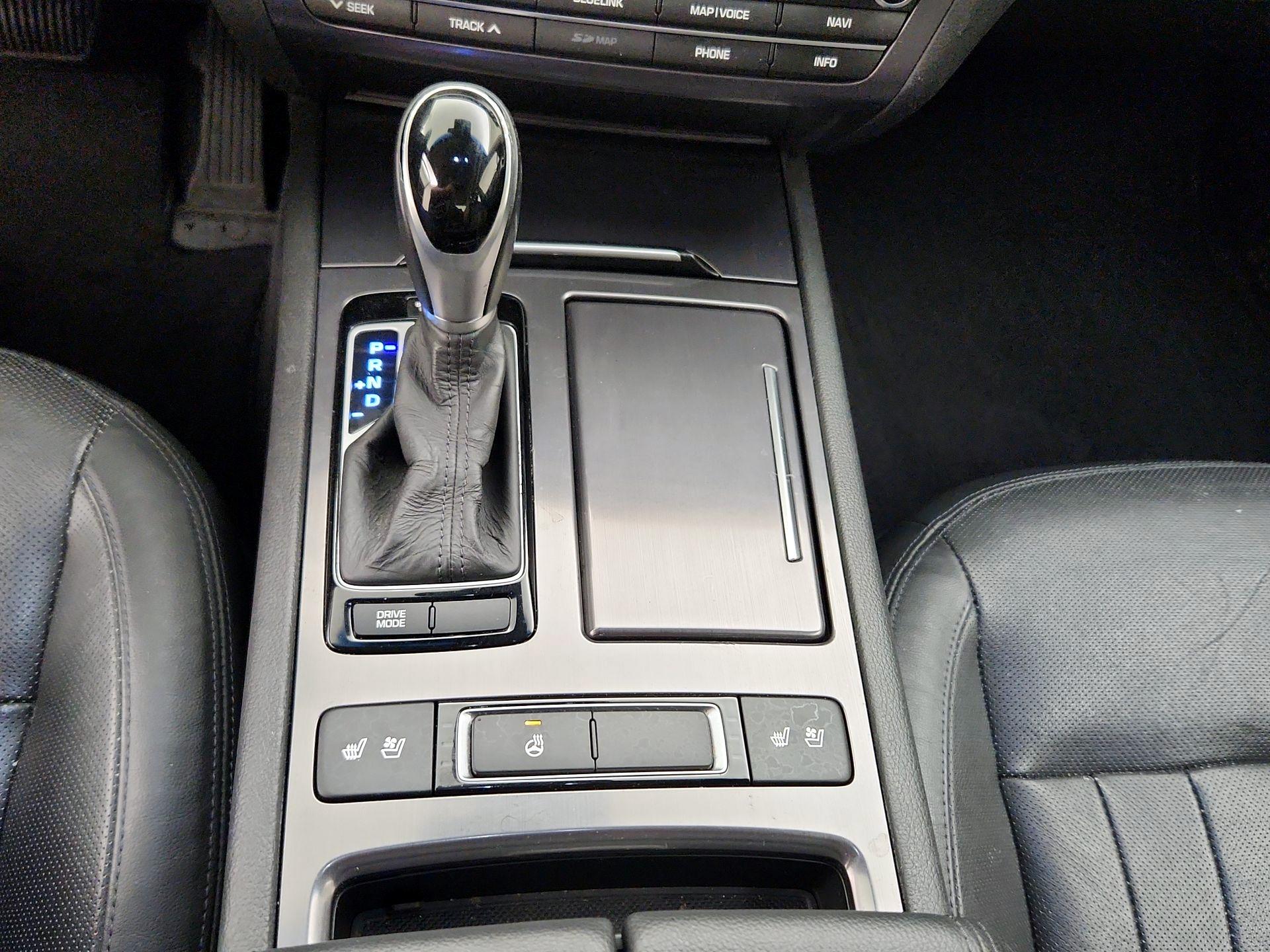 Thumbnail: 2015 Hyundai Genesis - 18