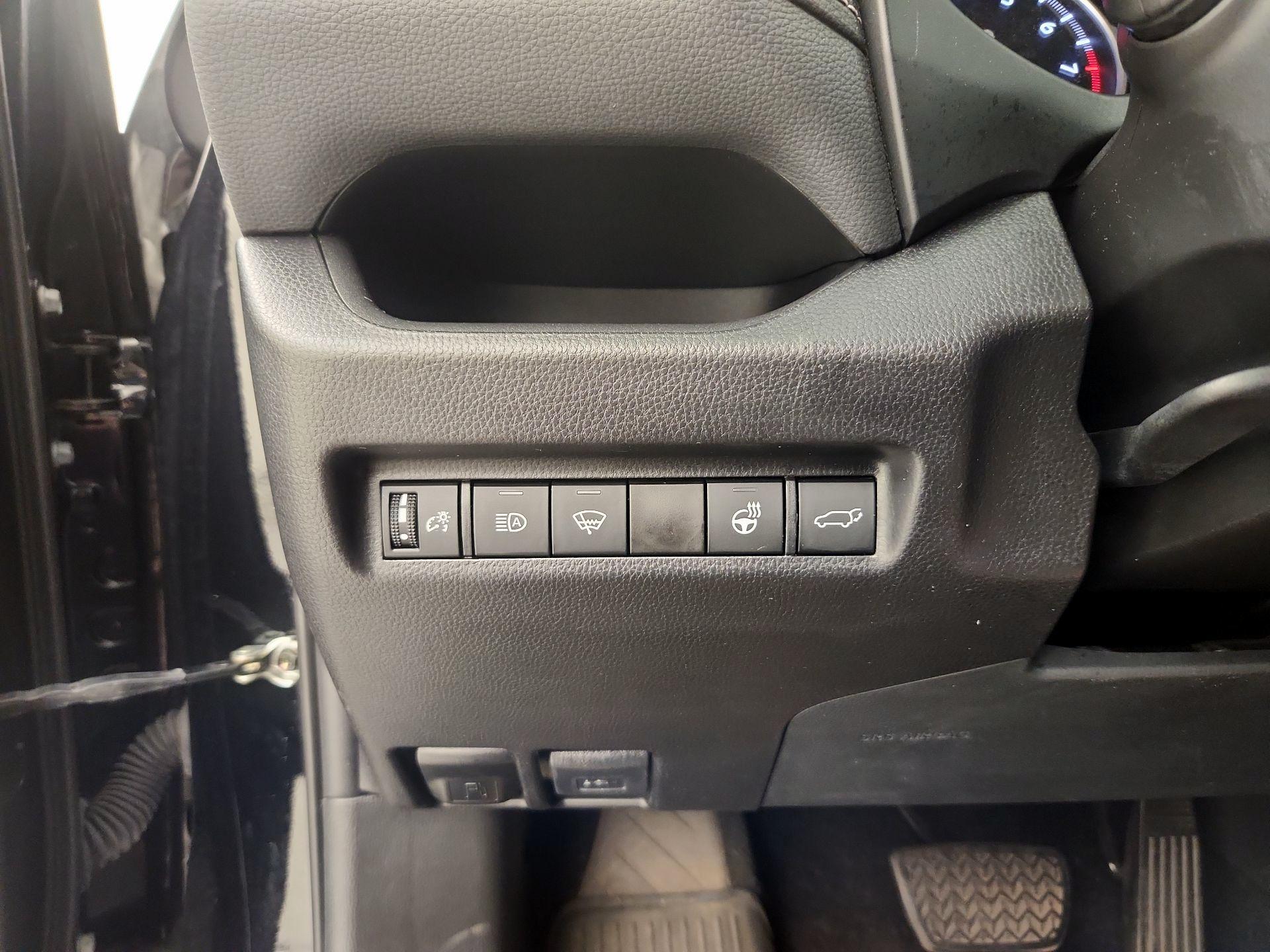 Thumbnail: 2021 Toyota RAV4 - 13