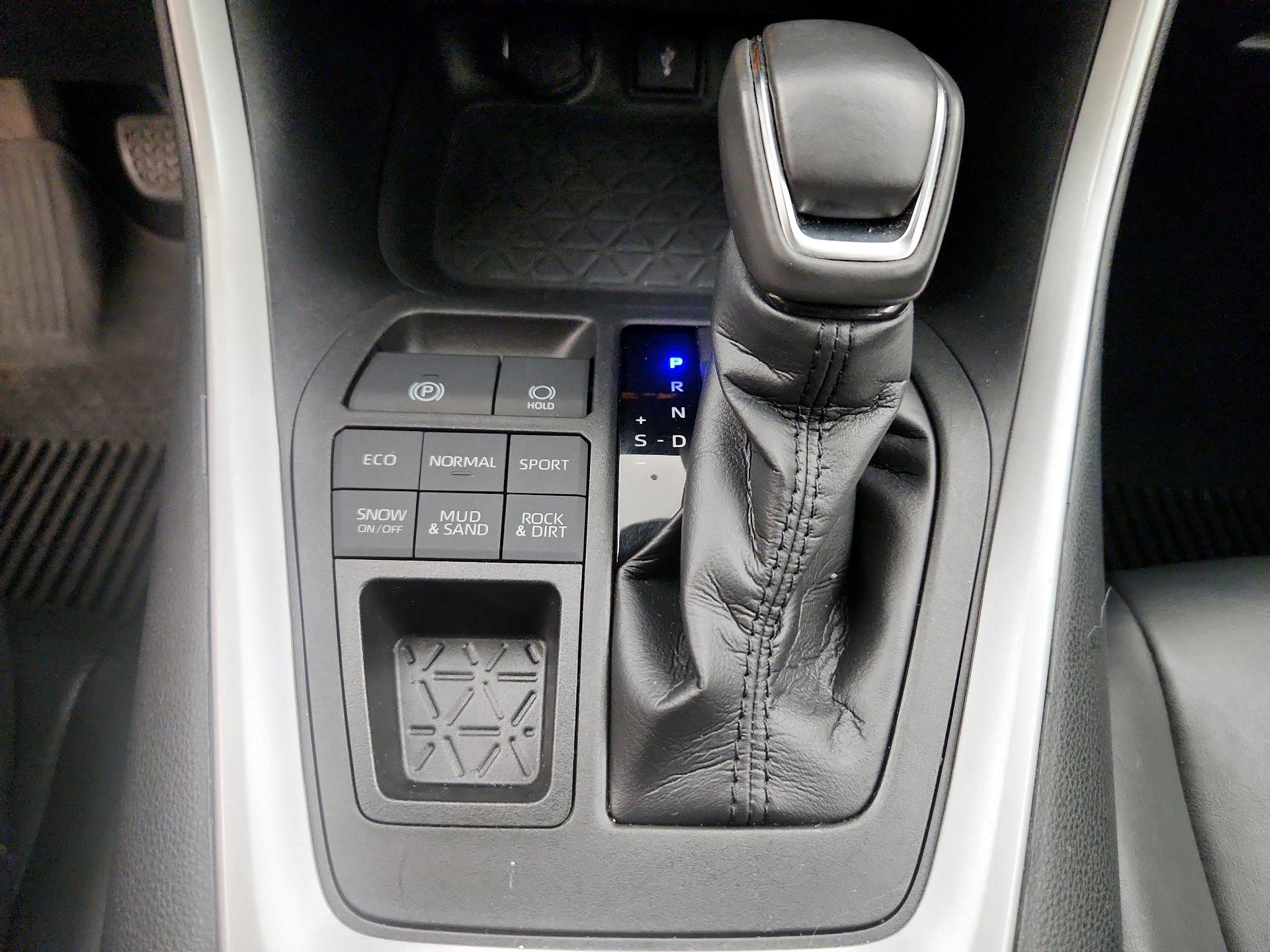 Thumbnail: 2021 Toyota RAV4 - 17