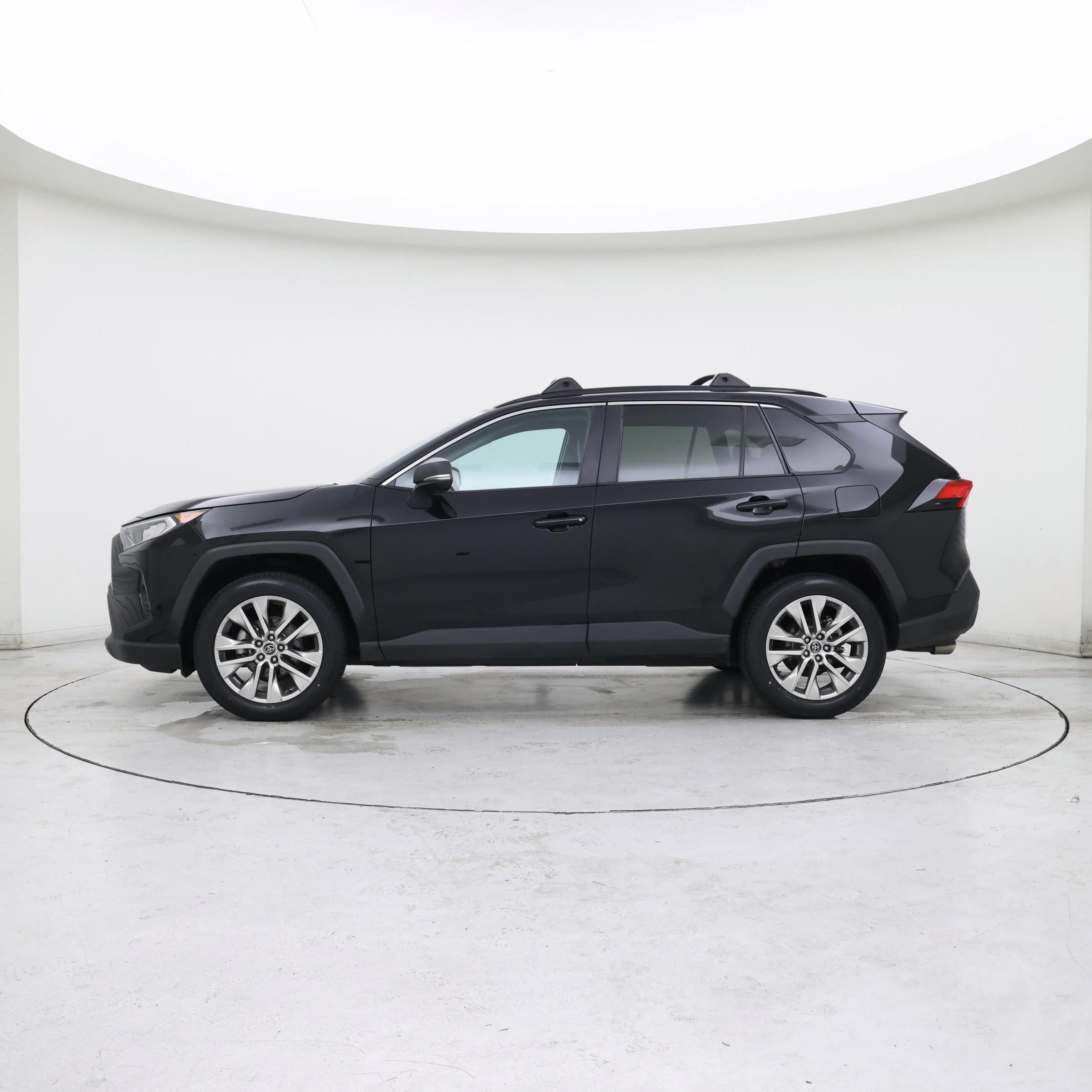 Thumbnail: 2021 Toyota RAV4 - 3