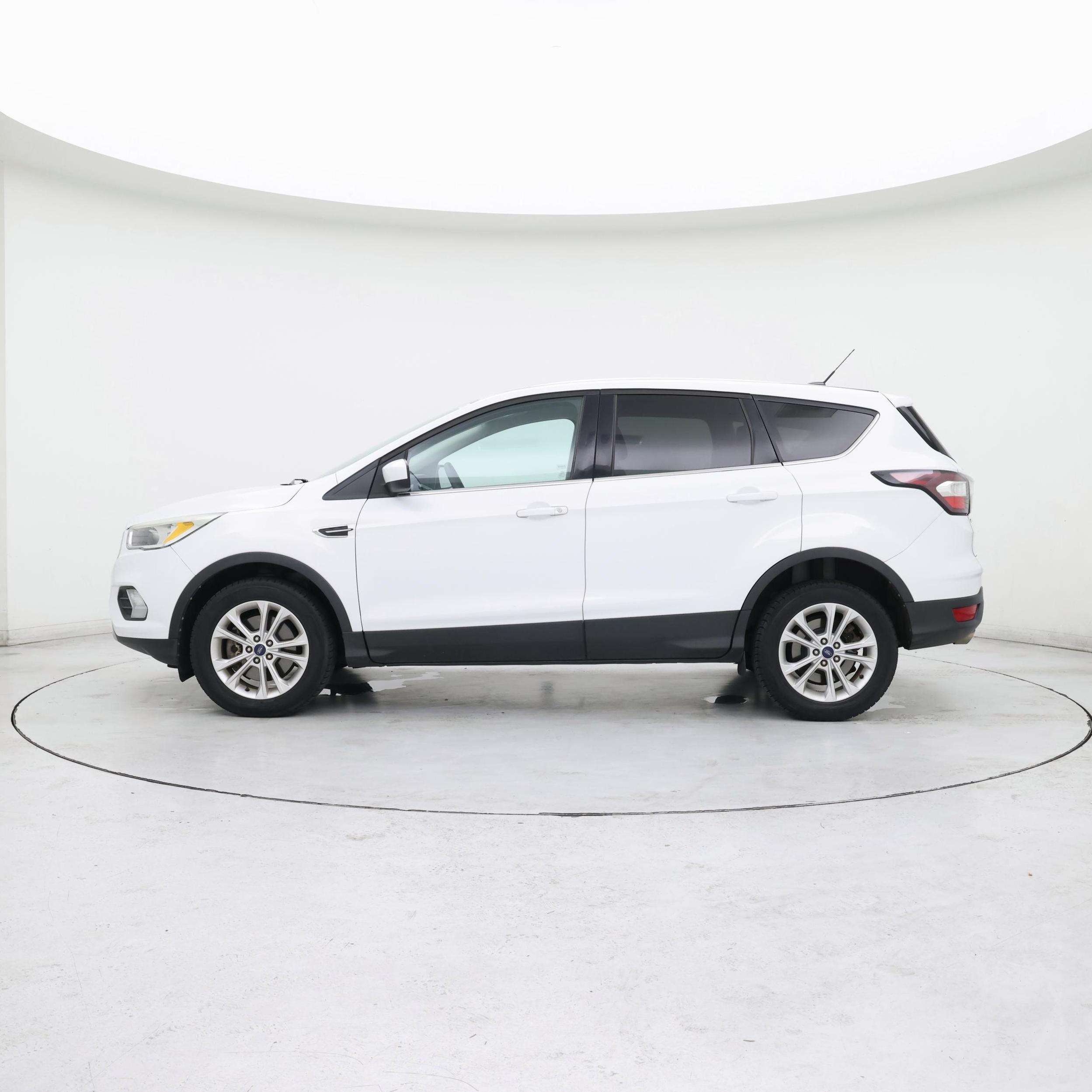 Thumbnail: 2017 Ford Escape - 3