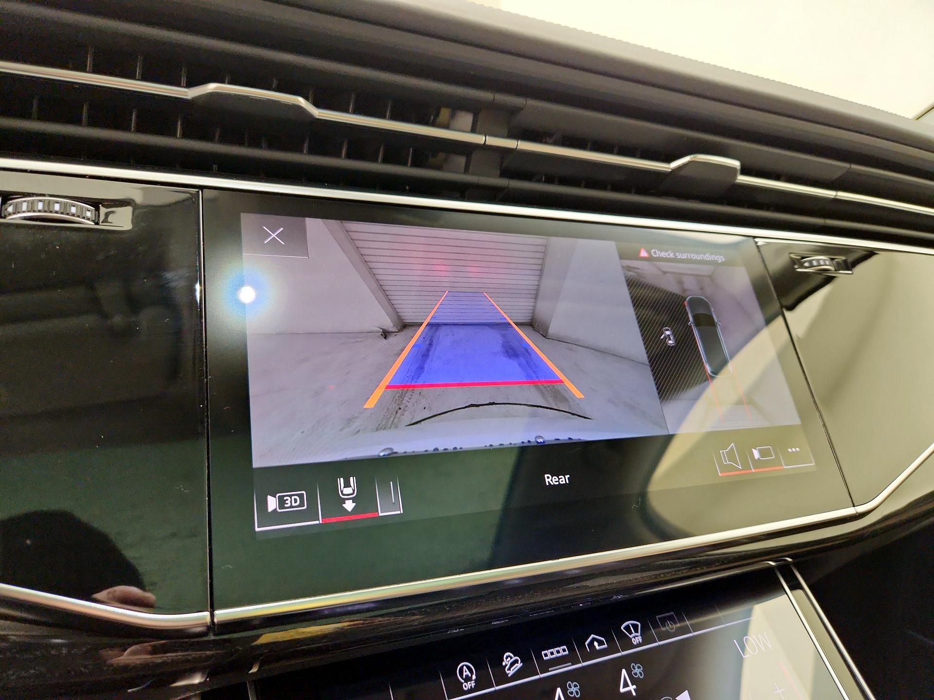 Thumbnail: 2021 Audi Q7 - 15