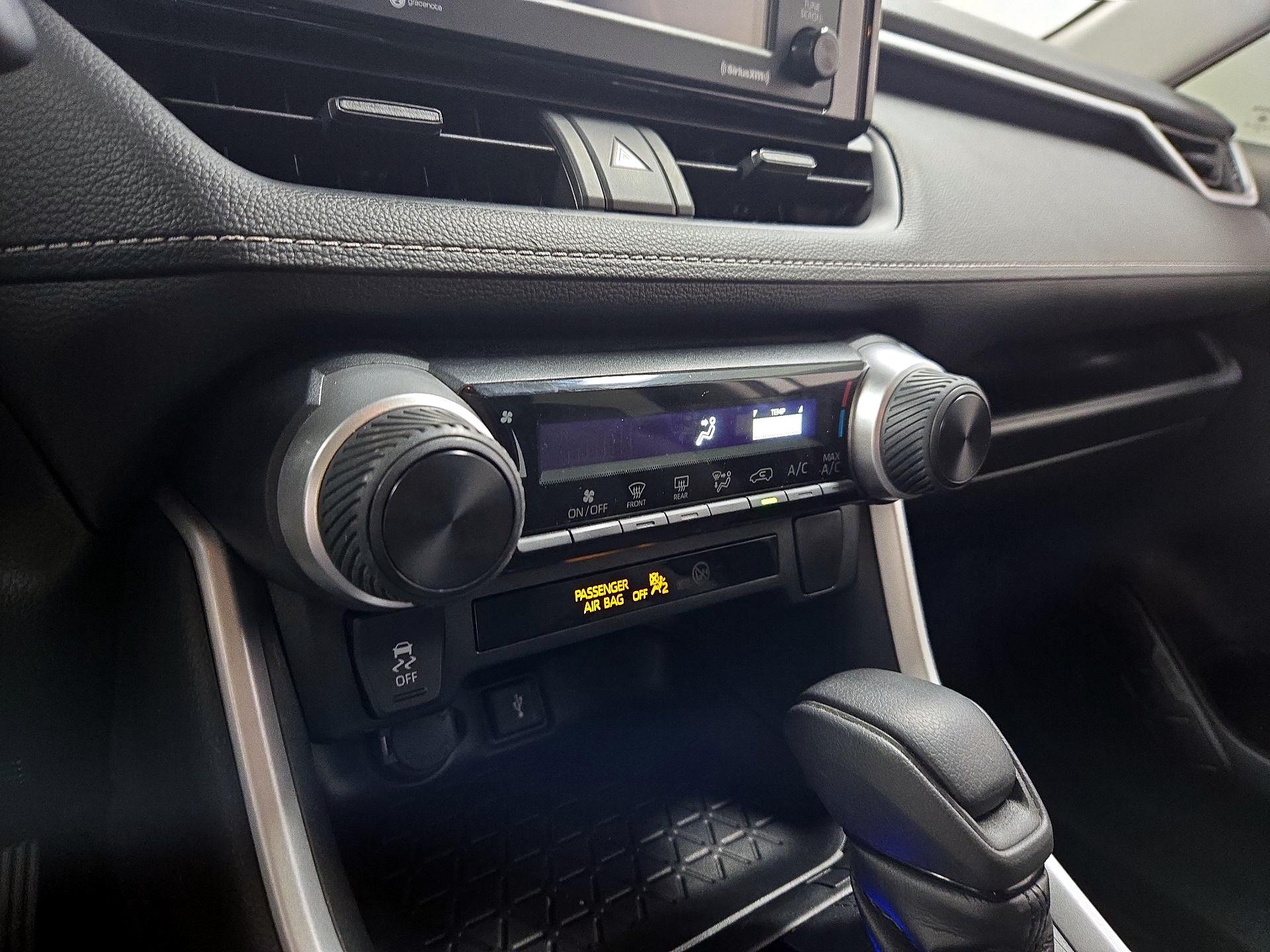 Thumbnail: 2020 Toyota RAV4 - 16