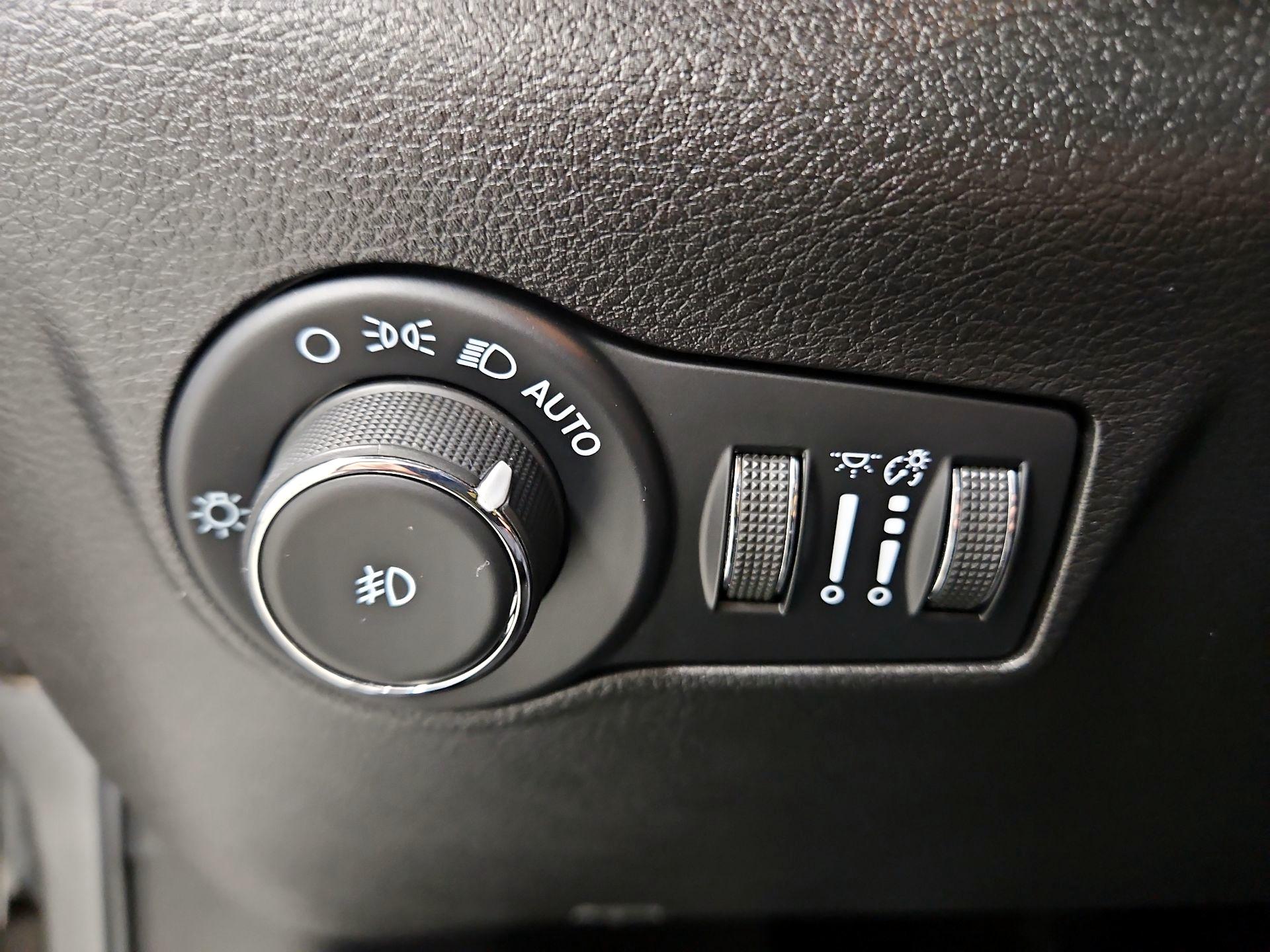 Thumbnail: 2022 Jeep Compass - 13