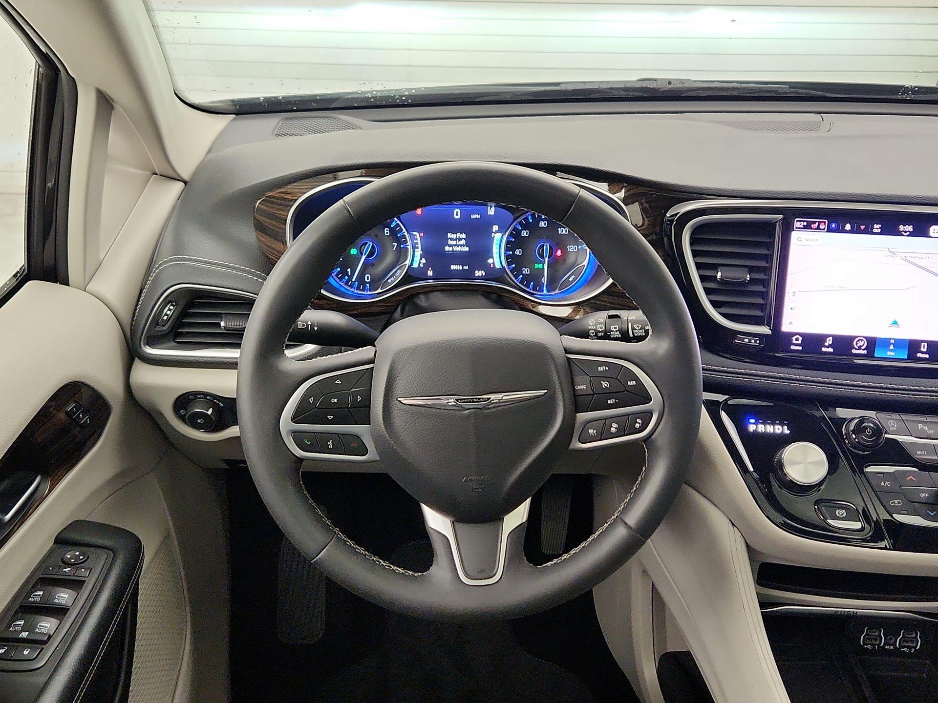 Thumbnail: 2023 Chrysler Pacifica - 10