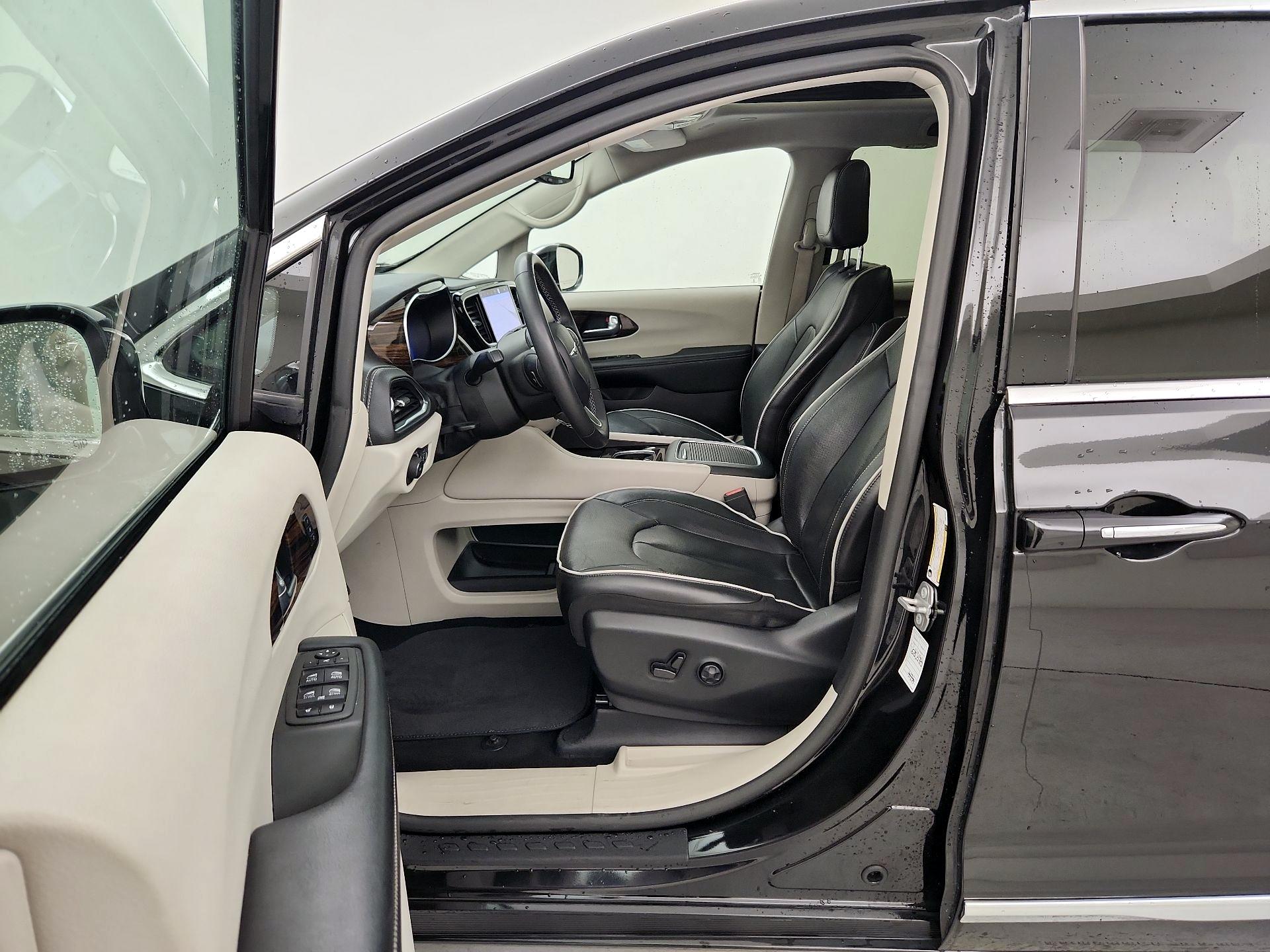 Thumbnail: 2023 Chrysler Pacifica - 11