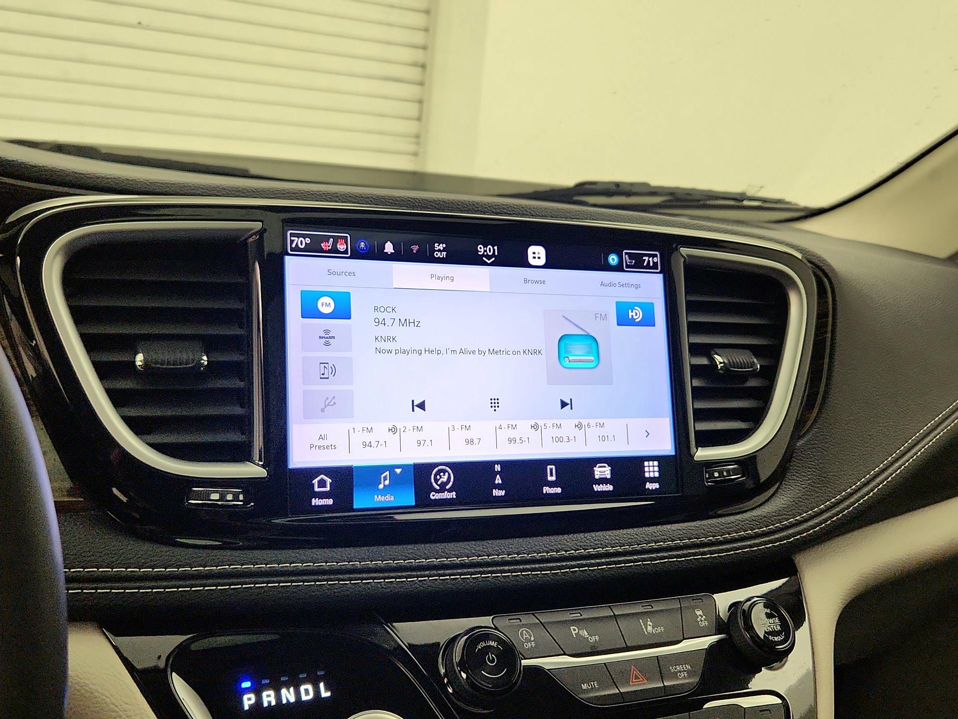 Thumbnail: 2023 Chrysler Pacifica - 16