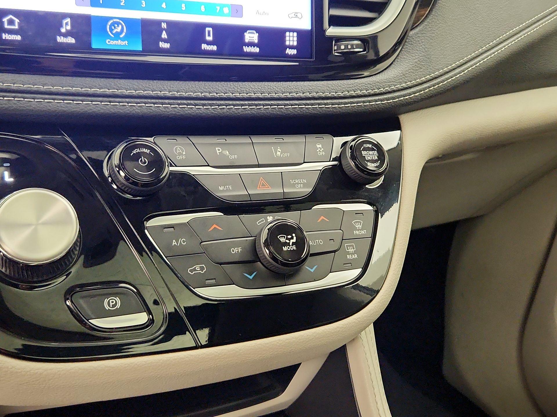 Thumbnail: 2023 Chrysler Pacifica - 17
