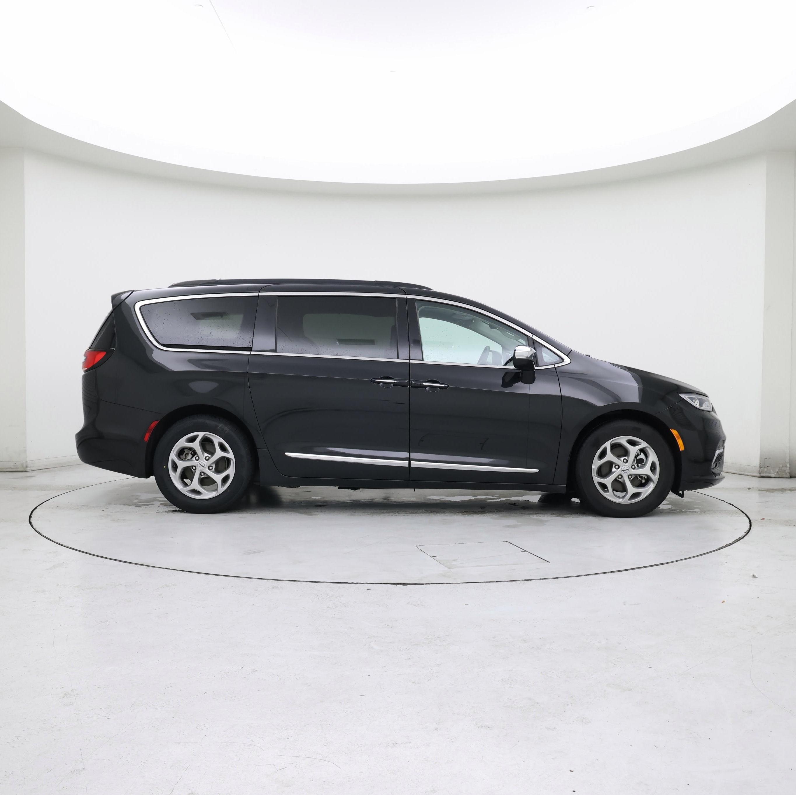 Thumbnail: 2023 Chrysler Pacifica - 7